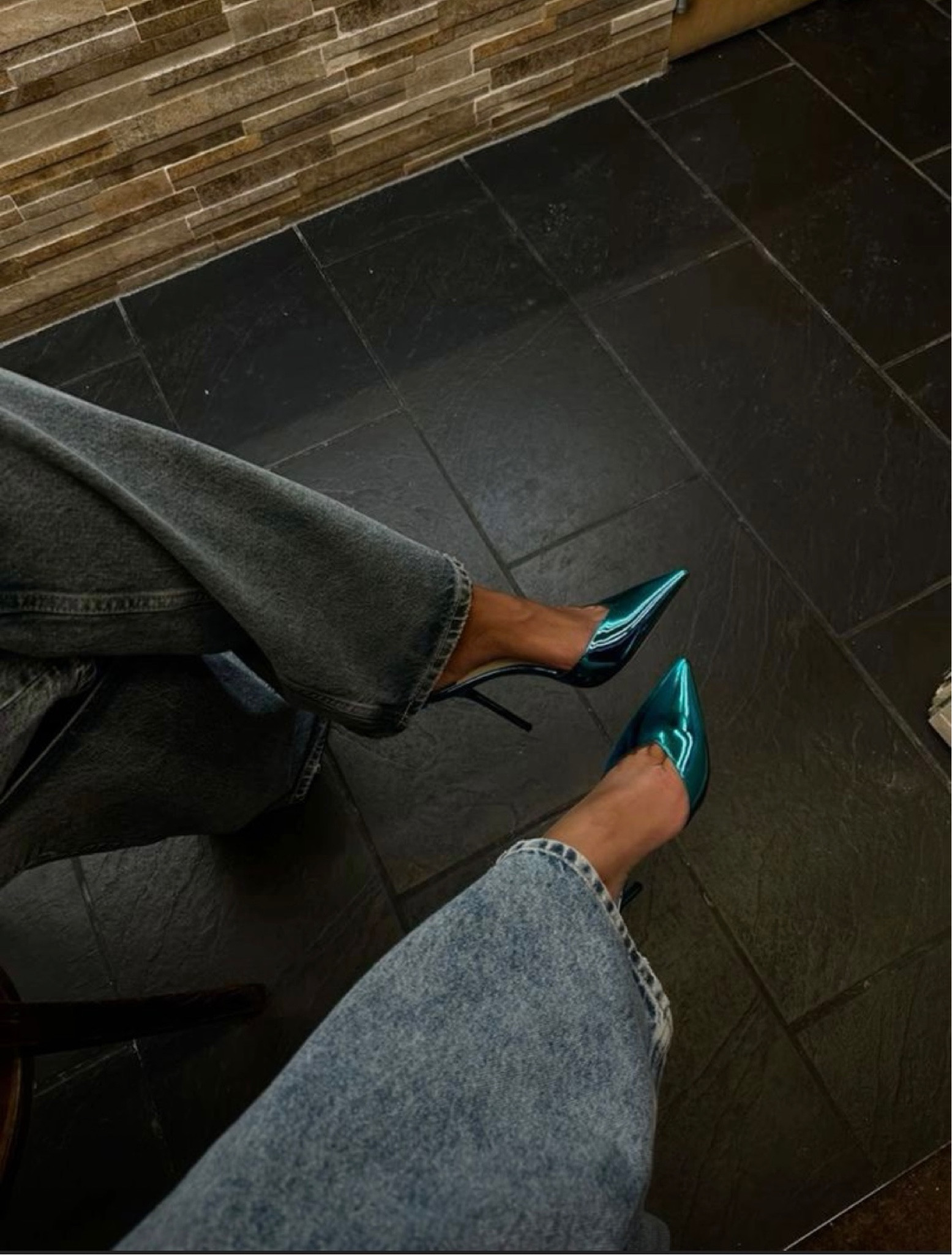 You neeeed 🩵👽 #shoecam #shoegoals #shoescrush #heels #pointytoe #krismartn

#LTKshoecrush #LTKU #LTKFind