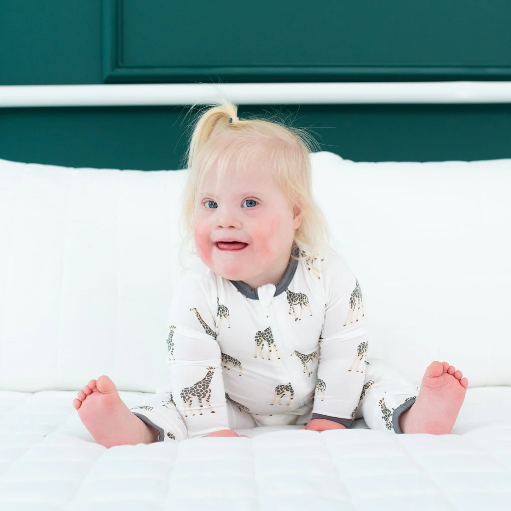 Zippered Romper in Giraffe | Kyte BABY