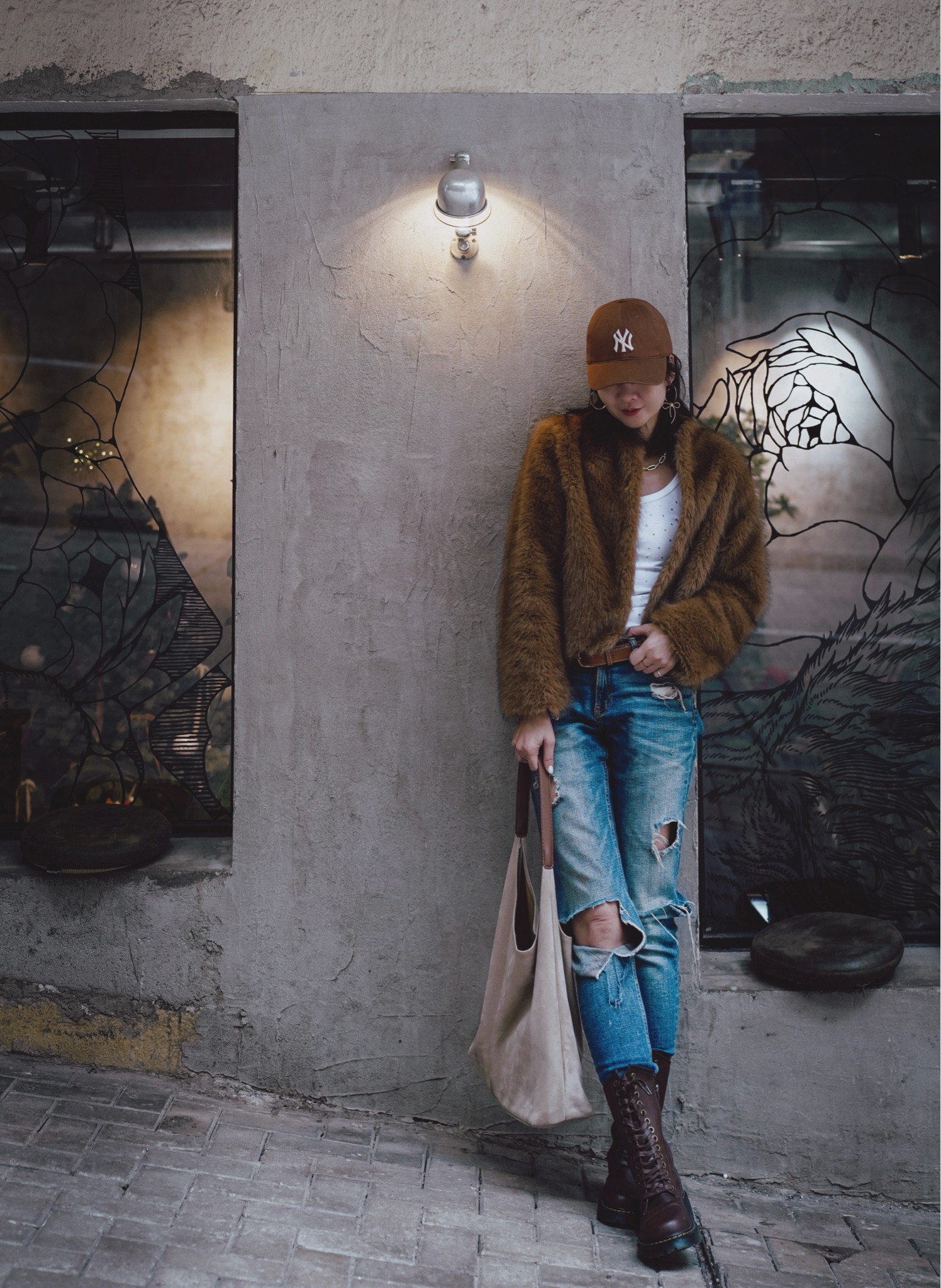 My relaxing weekend 
Mlb cap
Faux fur coat 
Suede tote bag 
Boots 
White top 
Jeans
And a cup of coffee



#LTKbag #LTKstyletip #LTKwinter