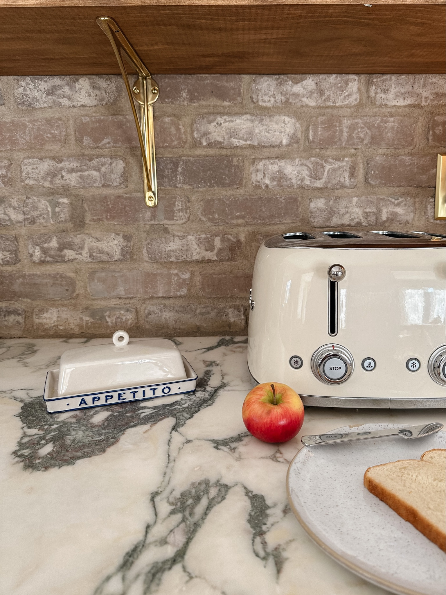 I'm loving my new Anthro butter dish 🤩
-
Anthropologie finds. Dish. Home decor. Kitchen decor. Kitchen items. Smeg. 

#LTKhome #LTKFind