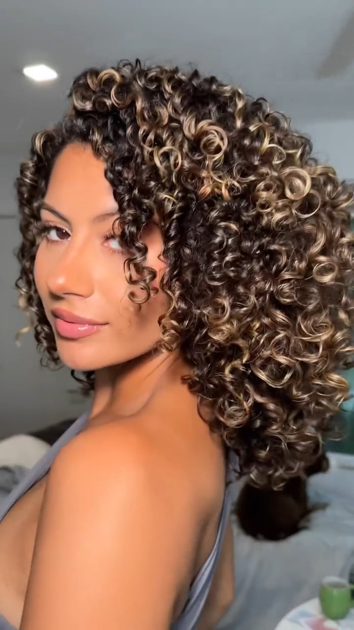 My current go-to curl styling routine! ➰🤎 it’s been harder to find products that my hair likes since my new growth has been changing to low porosity (I need to do a story time on THAT 😮‍💨) but these have been doing the trick lately! Comment CURLS for the list of everything I used 🫶🏽

#curlyhair #curlyhairstyles #washandgo #lowporosityhair #3bcurls #naturalhair #naturalcurlyhair