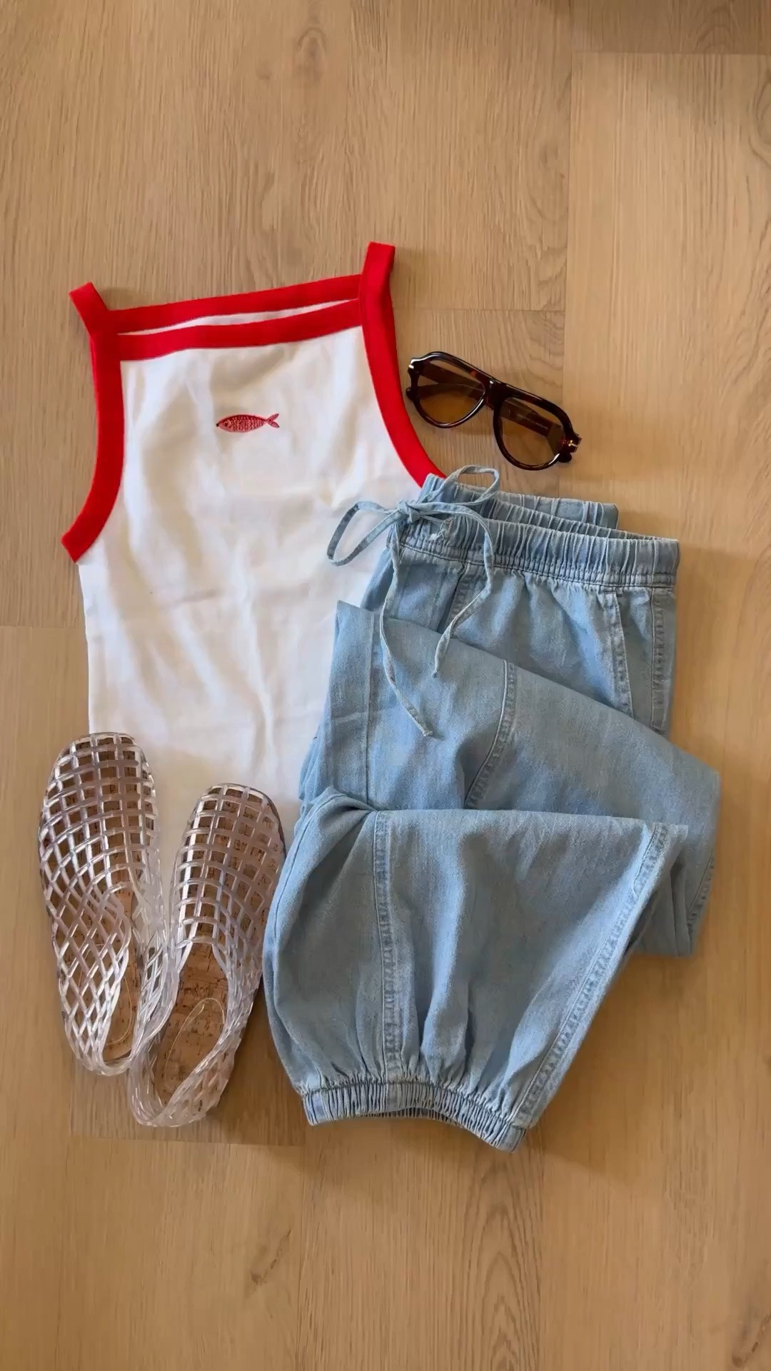 Outfit on sale! 50% off 👏🏻 the comfiest pull on denim balloon pants and the cutest fishy icon tank (under $10)

Old navy style, outfit on sale, summer style

#LTKdayinmylife #LTKmomlife #LTKSeasonal