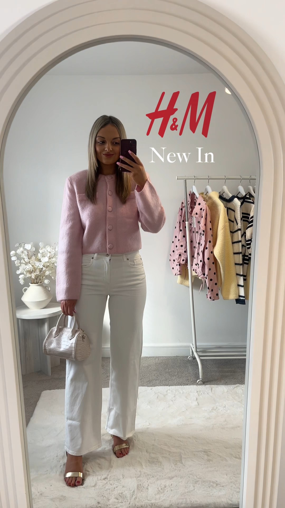 The cutest spring outfit 🌸 

This pink mohair blend cardigan is such beautiful quality and feels so luxe. Paired with white high waisted flared jeans and gold heels for the perfect elevated look. So easy, and put together and perfect for the spring ✨

Pink cardigan white jeans gold heels 




#LTKspring #LTKuk #LTKeurope