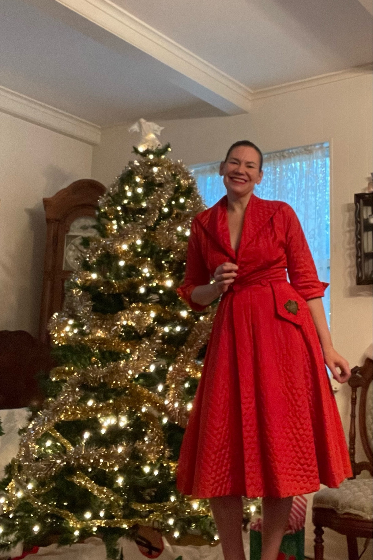 Can’t stop with the red holiday dresses- especially when they’re so comfy and chic! #investmentpiece 

#LTKHoliday #LTKstyletip #LTKover40