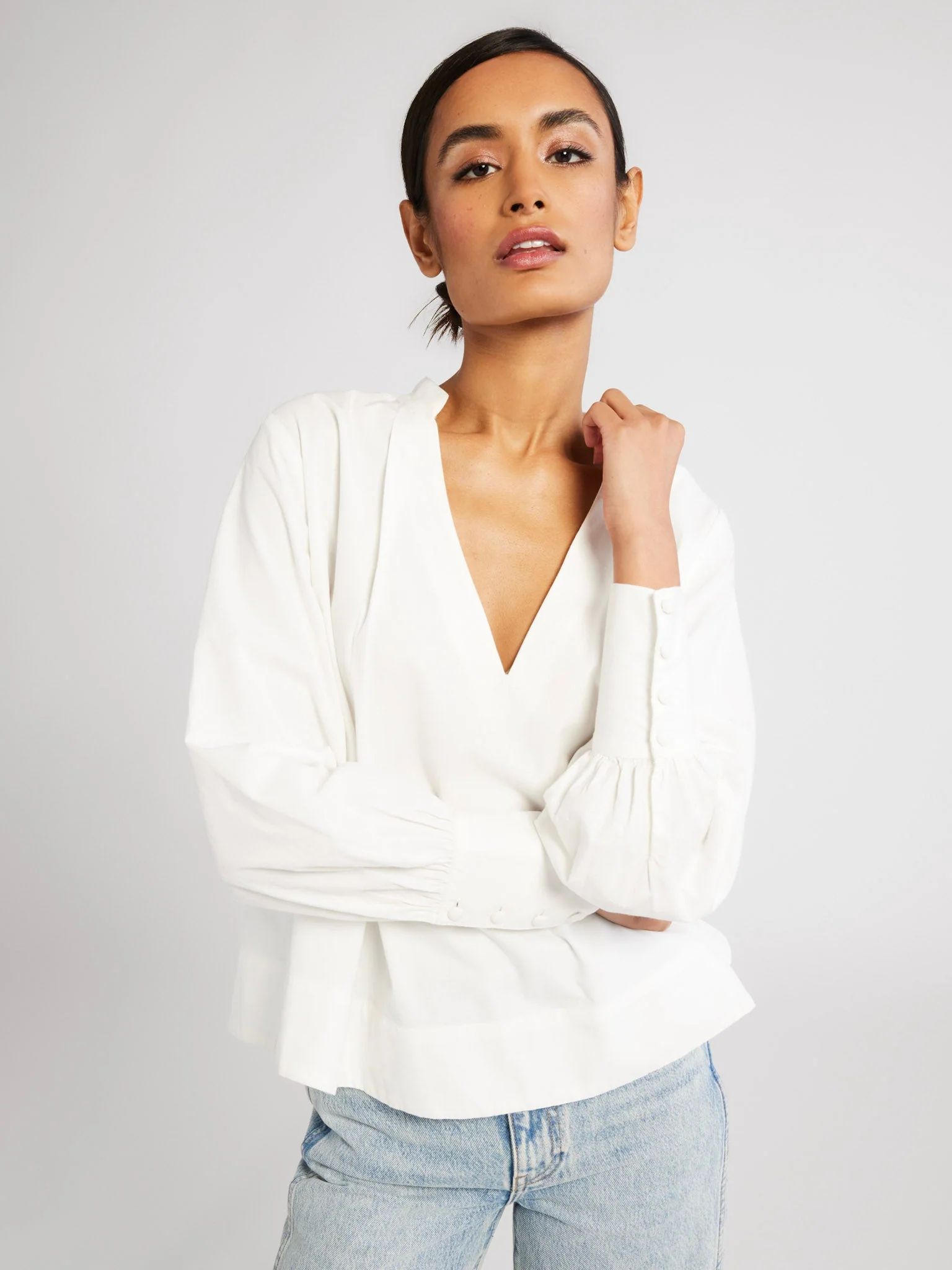 Freya Top in White | The Avenue