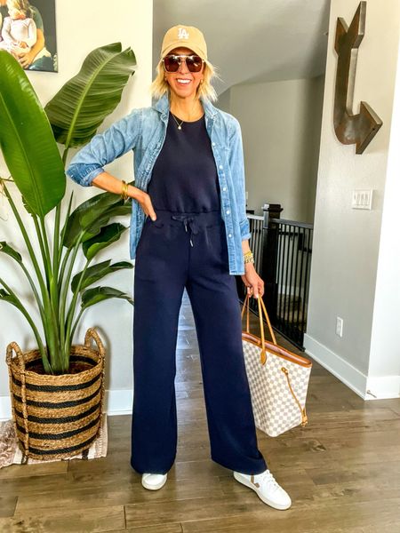Mom on-the-go Outfit Ideas #MomLooks #OutfitInspo

#LTKstyletip #LTKSeasonal #LTKFind