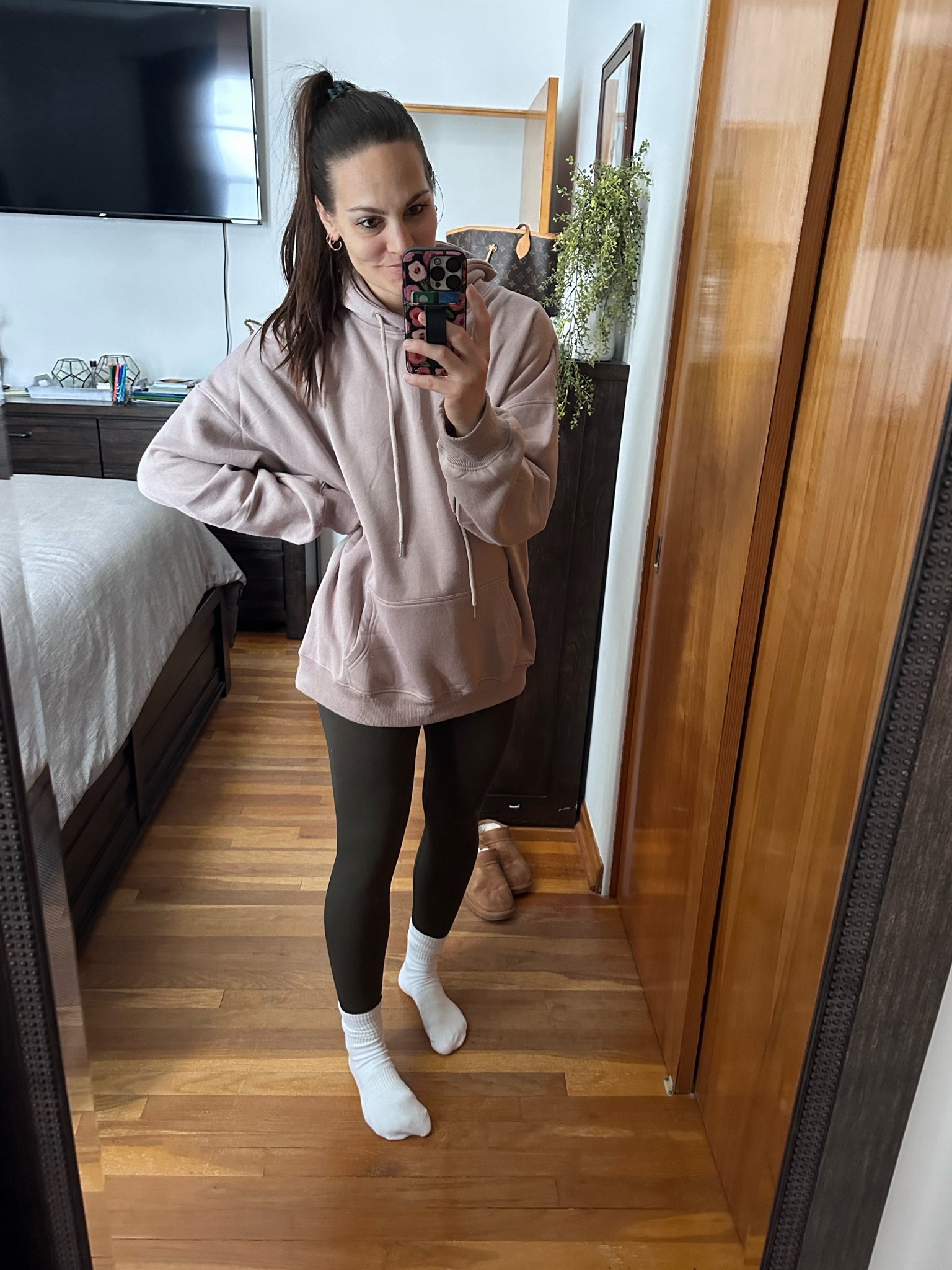 Entire outfit is Amazon and everything under $30! Living in oversized sweatshirts lately! 

#LTKfindsunder50 #LTKhome #LTKsalealert