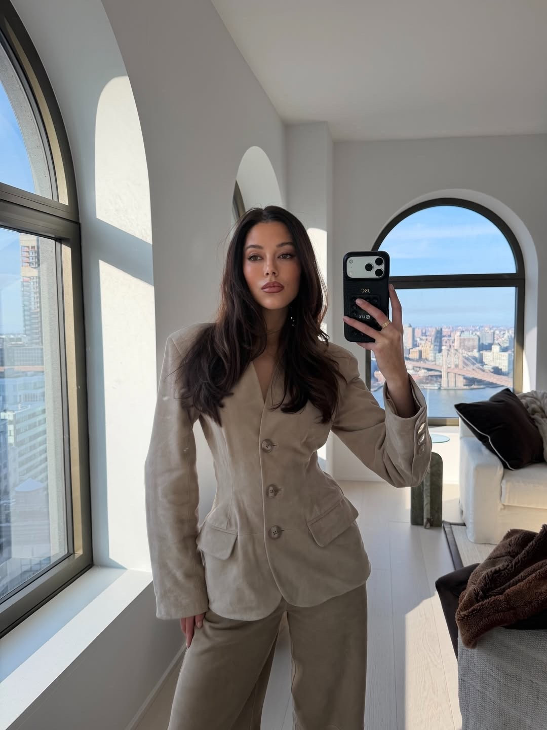 The softest and most flattering suede blazer 🤍

#LTKdayinmylife #LTKSeasonal #LTKootd