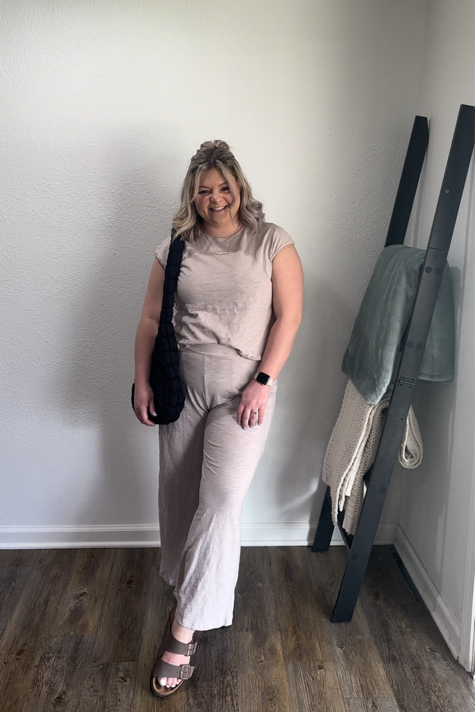 Medium in set 

#LTKfindsunder50 #LTKmidsize #LTKstyletip