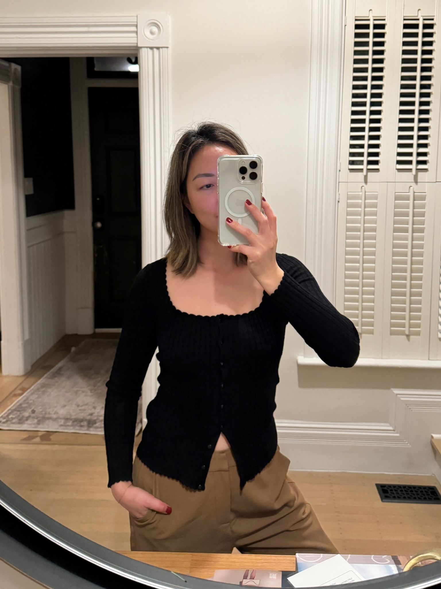 Super flattering cardigan that is so comfortable and stretchy on. 
Love the wide scalloped trim neckline. Also comes in red. 
I’m wearing size XS. 