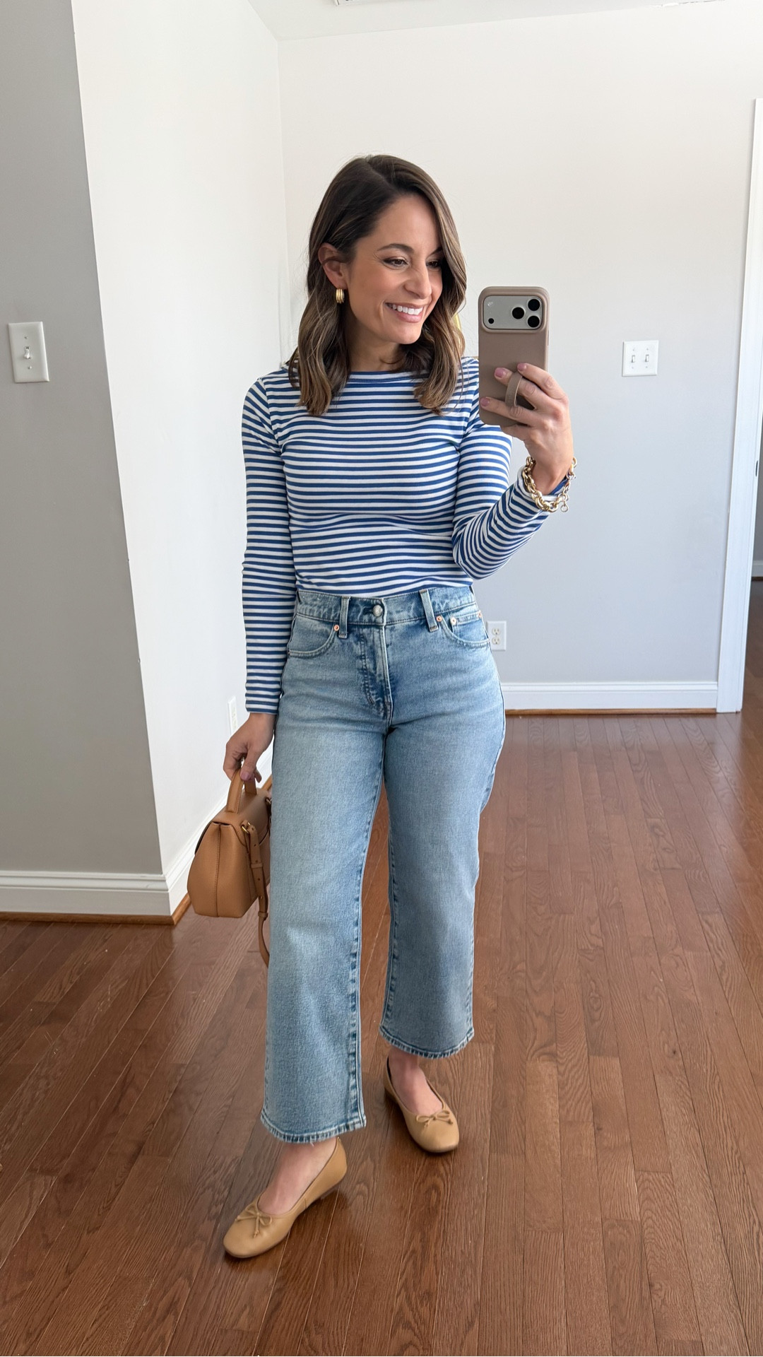 Petite-friendly spring jeans from Madewell! 

Jeans: petite 24 - tts 10 3/8” rise 25” inseam
Top: xxs  

#LTKPetite