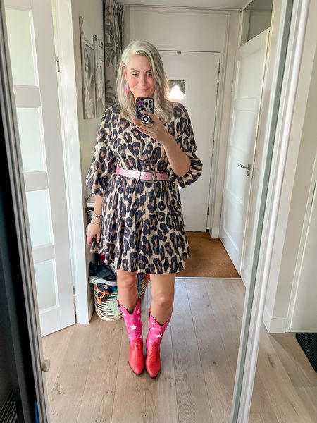 Outfits of the week

Sunny Saturday wearing a leopard print mini dress (old, Shoeby) paired with a pink glitter belt (Love Storm) and pink and red cowboy boots from a previous DWRS x Ramijntje collab. 



#LTKshoecrush #LTKstyletip #LTKeurope