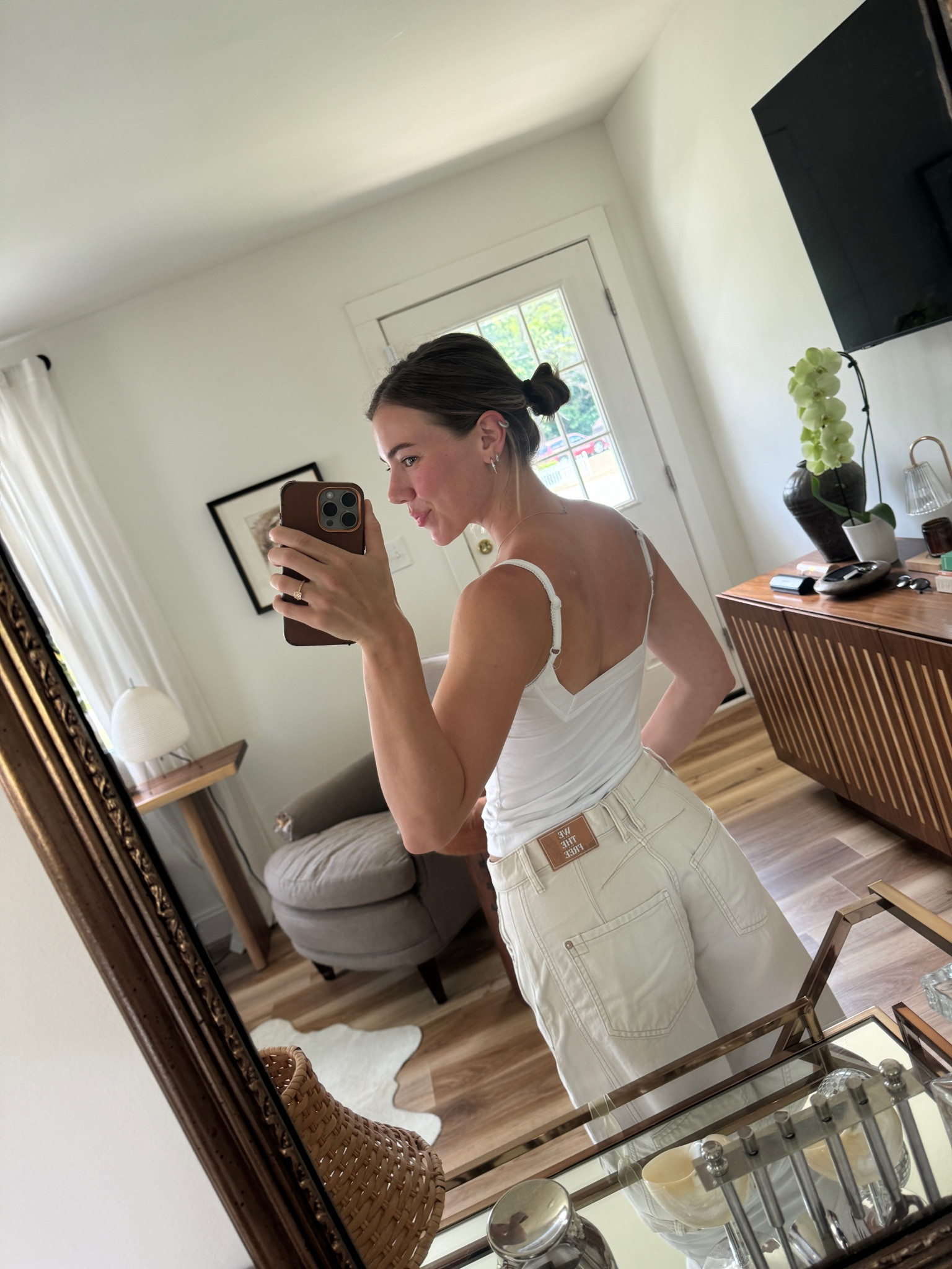 Casual OOTD 🤍 wearing size 25 in the barrel jeans (I’ve found you need to size down 1). I removed the rose from the tank haha

#LTKFindsUnder100 #LTKStyleTip #LTKFindsUnder50