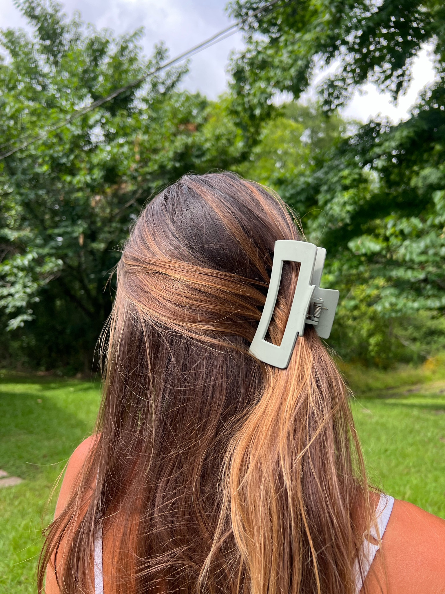 my staple claw clip. always have this one on hand to keep my hair out of my face during all the summer heat: 🌱🤍 

#LTKfindsunder50 #LTKSeasonal #LTKstyletip