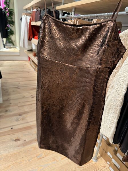 Sequin slip dress is perfect for the holidays and it’s 40% off!!!  Don’t miss out on the Madewell Black Friday sale!  So many goodies and selling out fast!!



#LTKHoliday #LTKsalealert #LTKCyberWeek