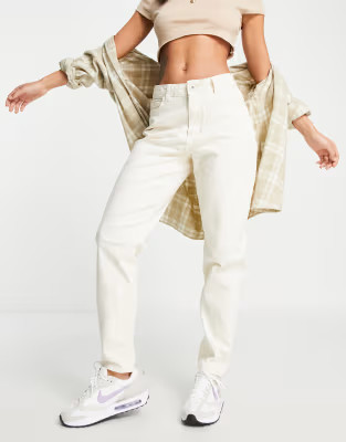 Pieces Kesia high waisted Mom jeans in ecru | ASOS (Global)