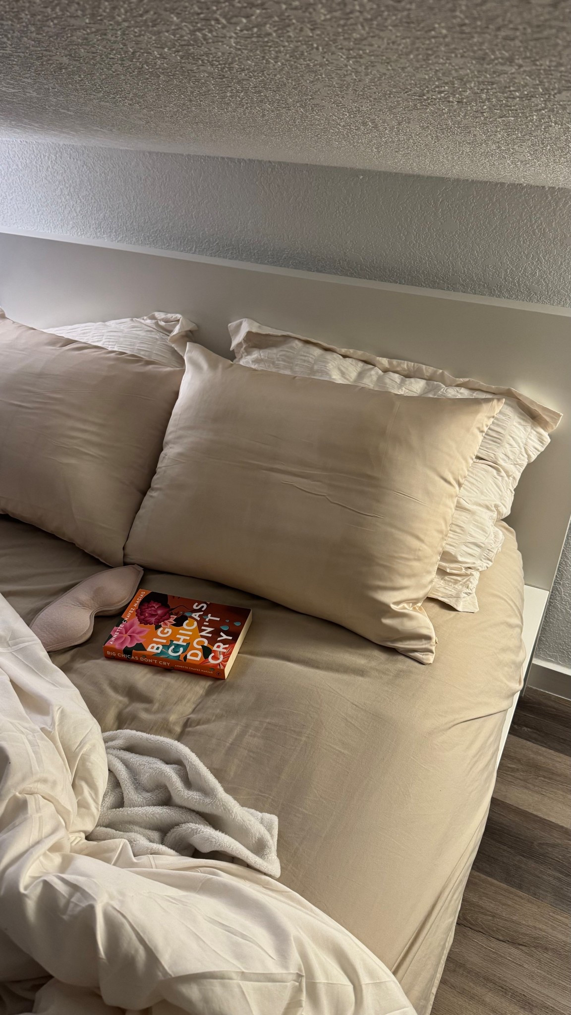 Fall bedding… 🤎 #books #fall #bedding 