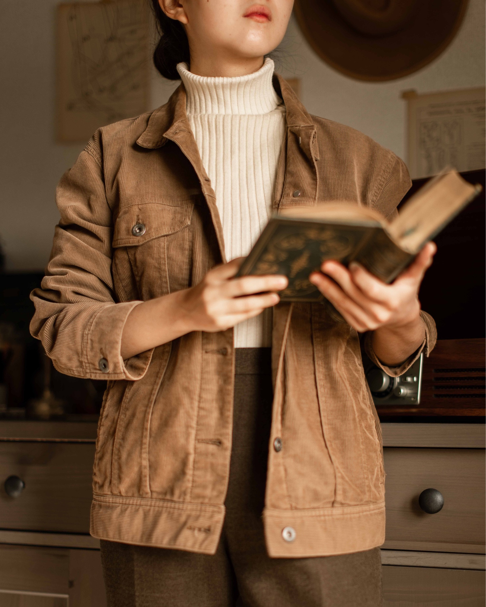 Timeless winter style with lots of different textures! I LOVE wearing a turtleneck sweater paired with a corduroy jacket! This neutral outfit never goes out of style 🤎
…
autumn winter fashion, outfit inspiration, smart casual style, neutrals

#LTKunder50 #LTKunder100 #LTKstyletip