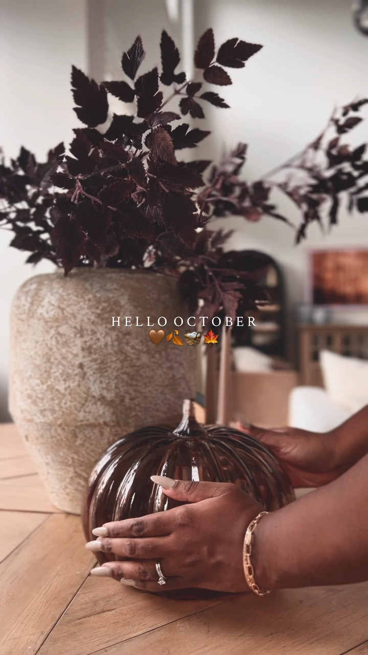Hello October! Fall season is in full swing!

Fall florals, pumpkins, fall home decor, vase, autumn, neutral decor

#LTKSeasonal #LTKStyleTip #LTKHome