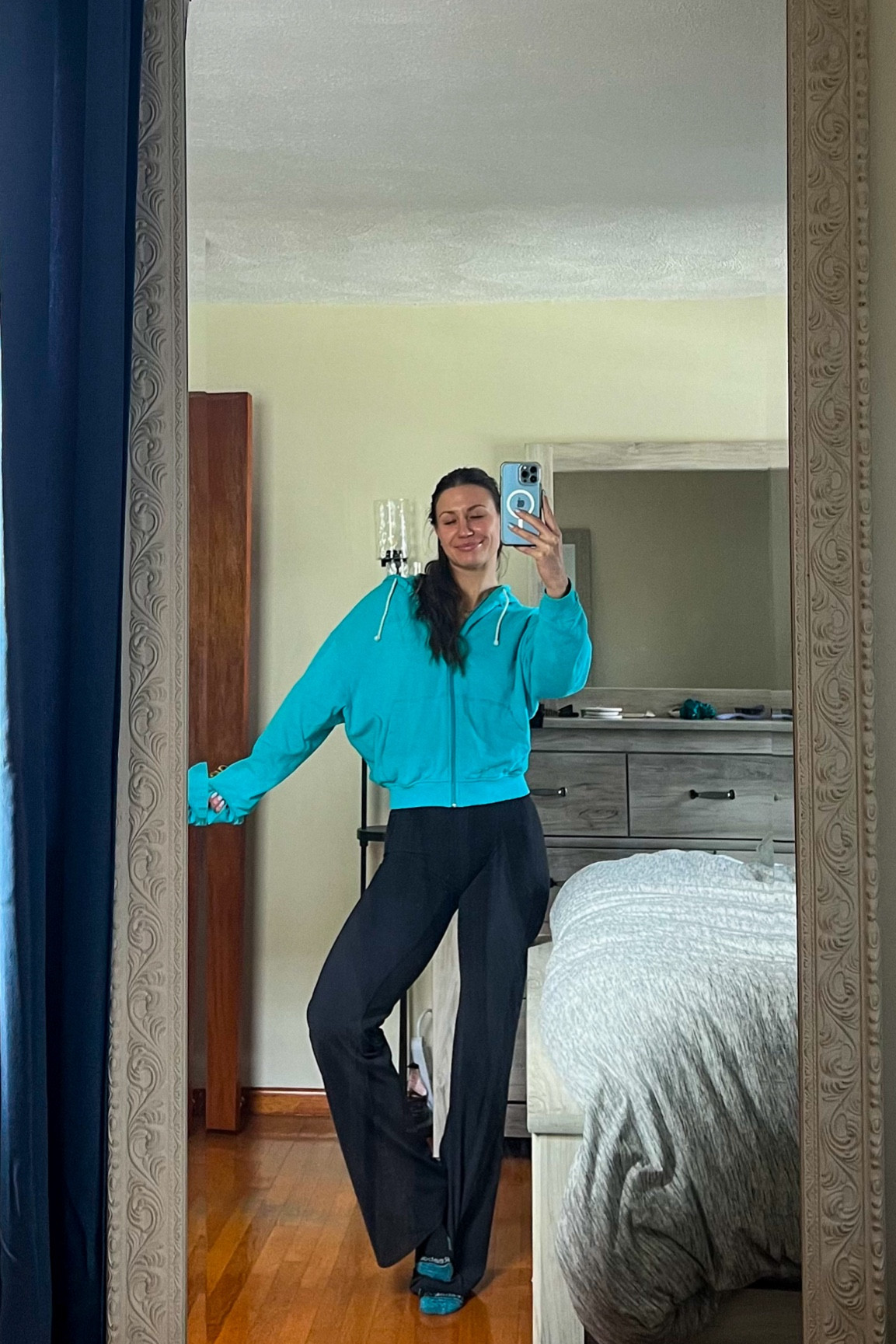 oner zip up - size small
gymshark flare leggings - small 

#LTKFitness #LTKActive #LTKFindsUnder100