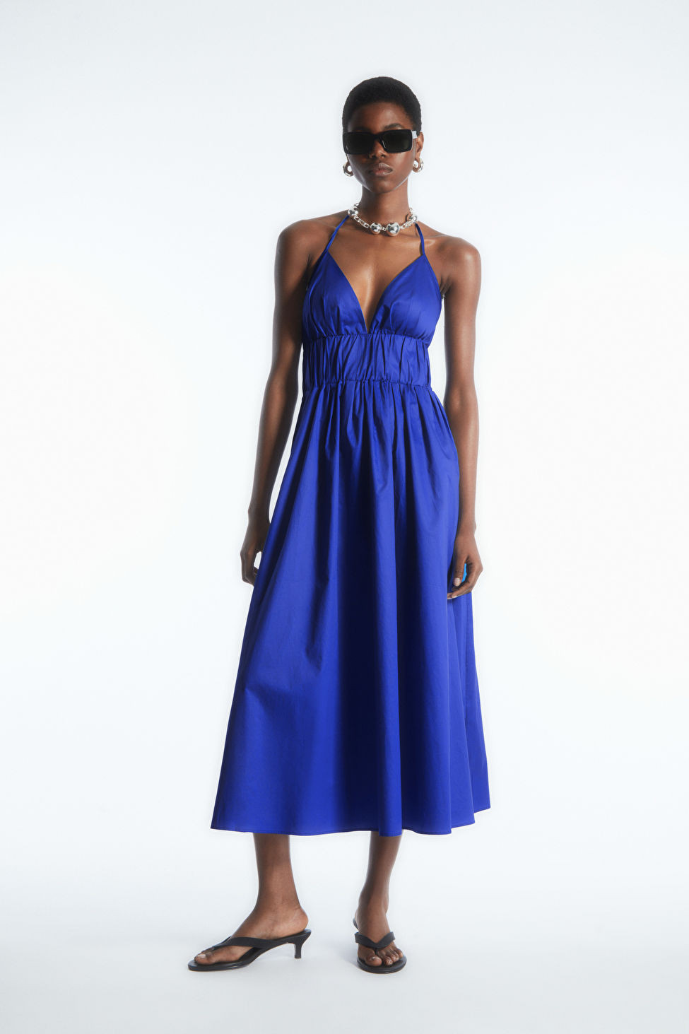 NECKHOLDER-MIDIKLEID MIT RAFFUNGEN | COS (EU)