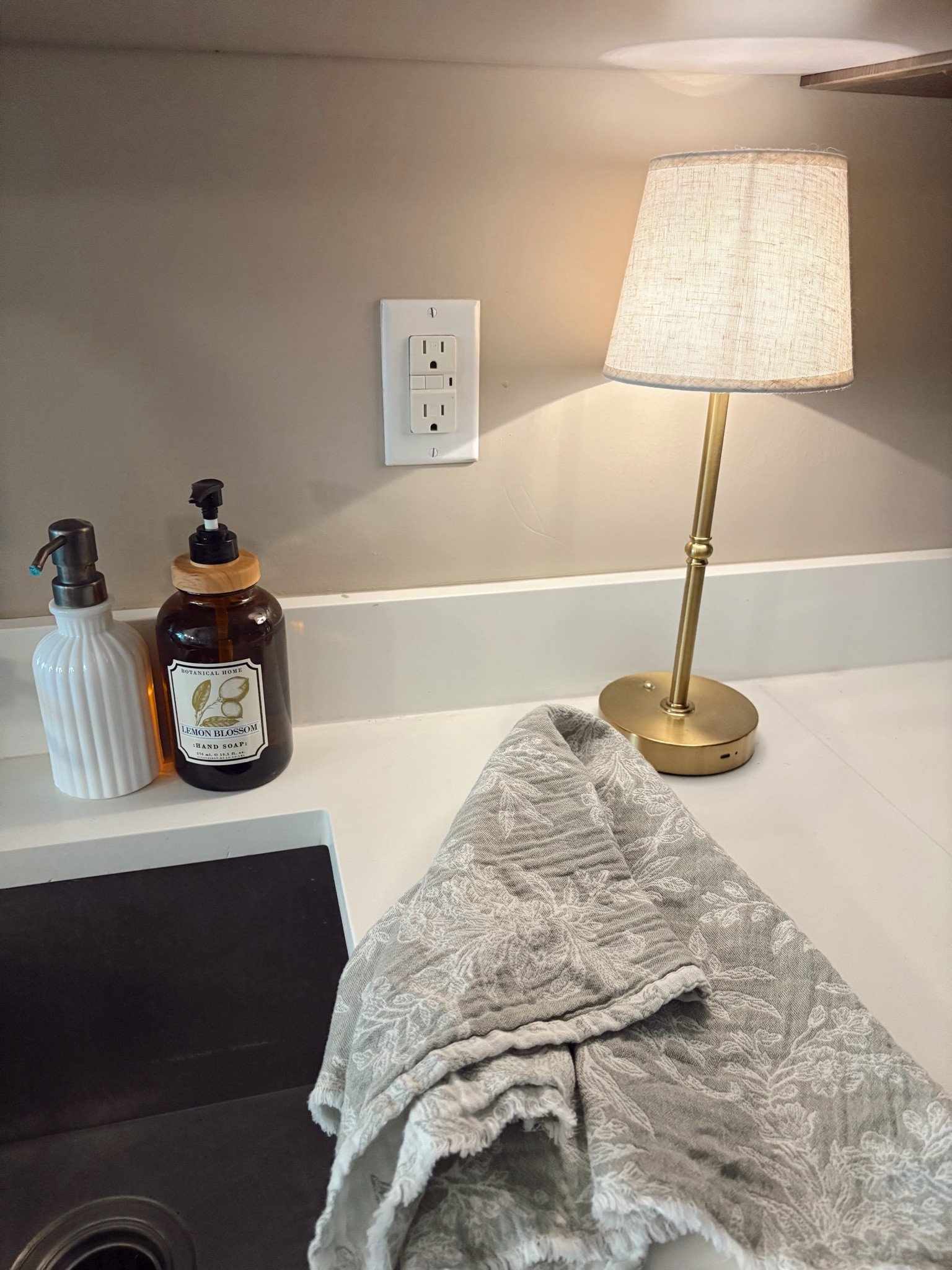 Dim kitchen lighting- it makes all the difference 



#LTKdayinmylife #LTKHome #LTKvlog