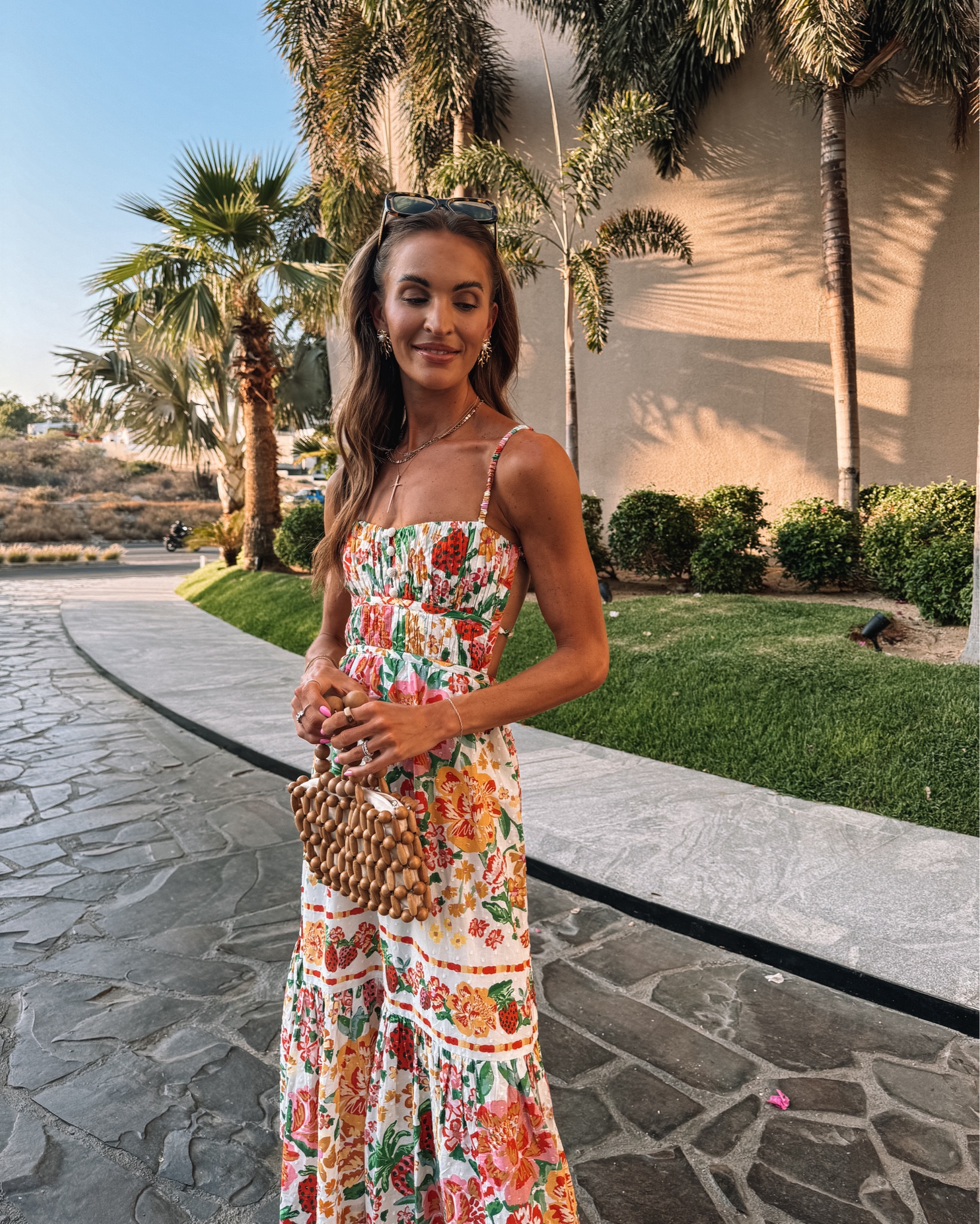 the perfect vacation dress! so flattering and the print is stunning! wearing size xs!