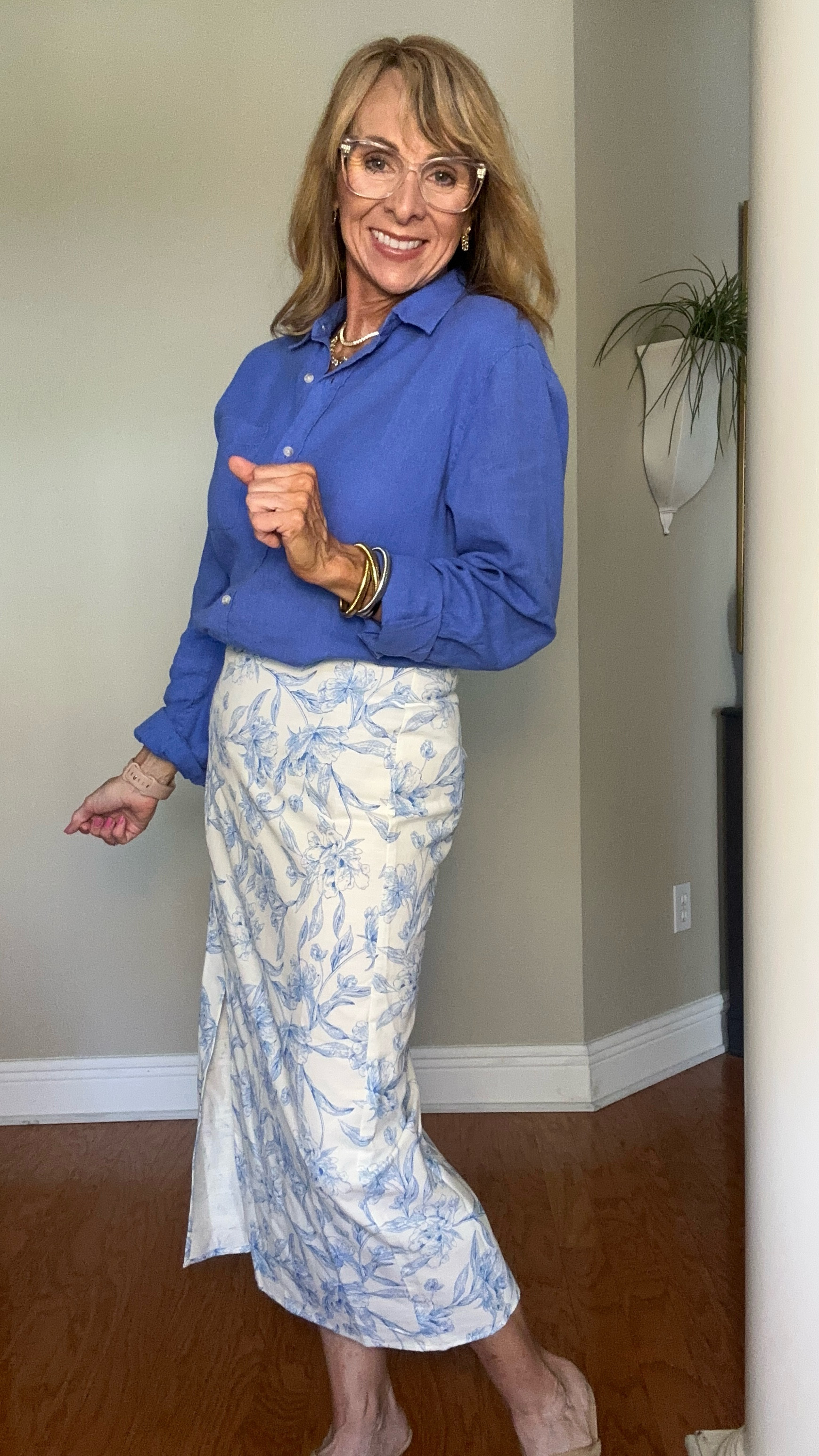 3 Ways to wear this beautiful French blue linen blend button up.
Look 1. Casually with linen joggers.
Look 2. With a pretty skirt.
Look 3. With black pants and a black sweater draped over your shoulders.
Use code KELLYANN to save on jewelry 

#LTKStyleTip #LTKFindsUnder50 #LTKWatchNow