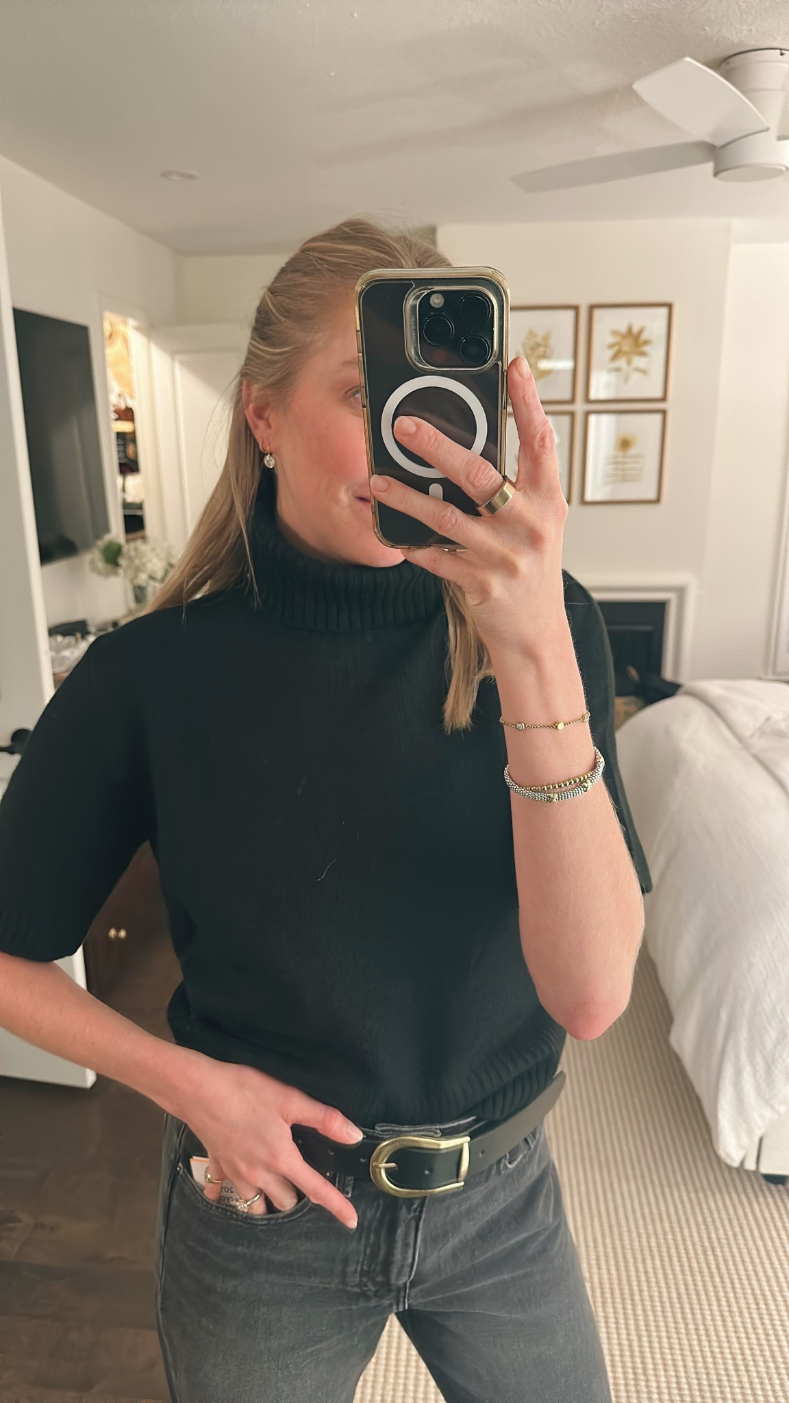 Every southern girl needs a short sleeve turtleneck. Wearing a L are in this one from H&M.