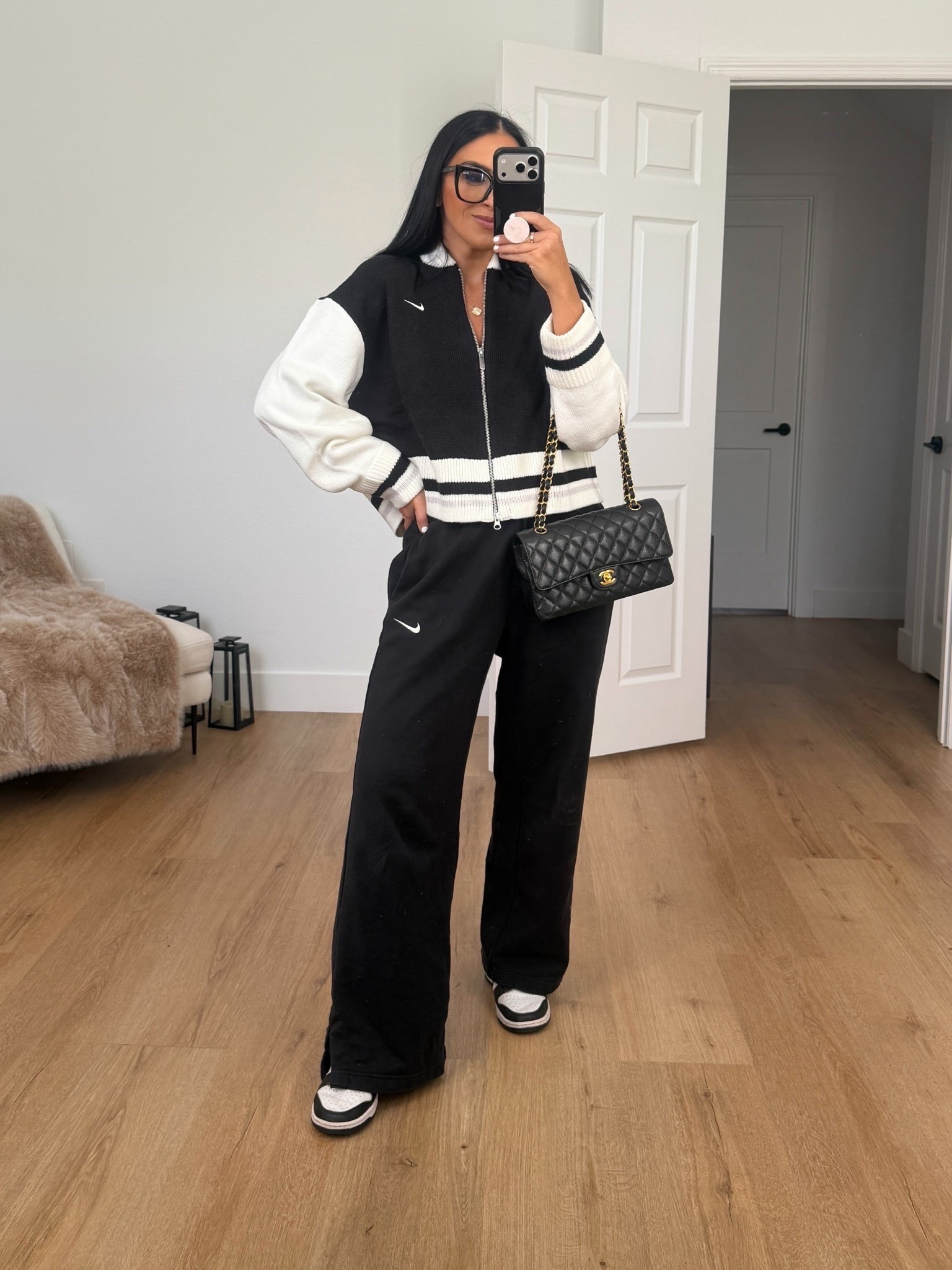 Favorite Nike sweatpants 40% off
