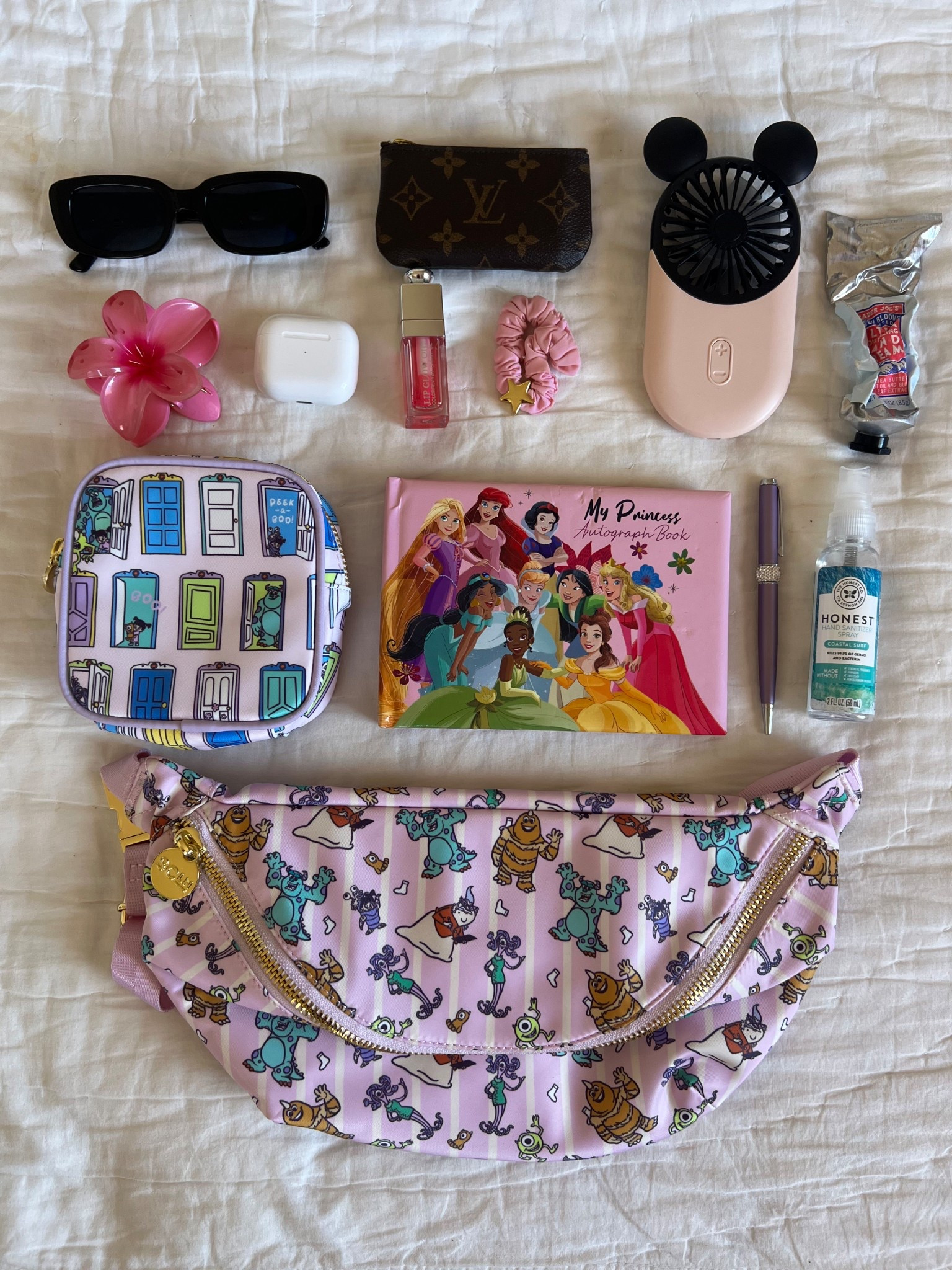 What’s in my Disney Park Bag 🏰✨🩷

Disneyland, Disney World, Disney vacation, Disney vacay, what’s in my bag, Disney bag, park bag, Stoney Clover Lane

#LTKKids #LTKFamily #LTKTravel