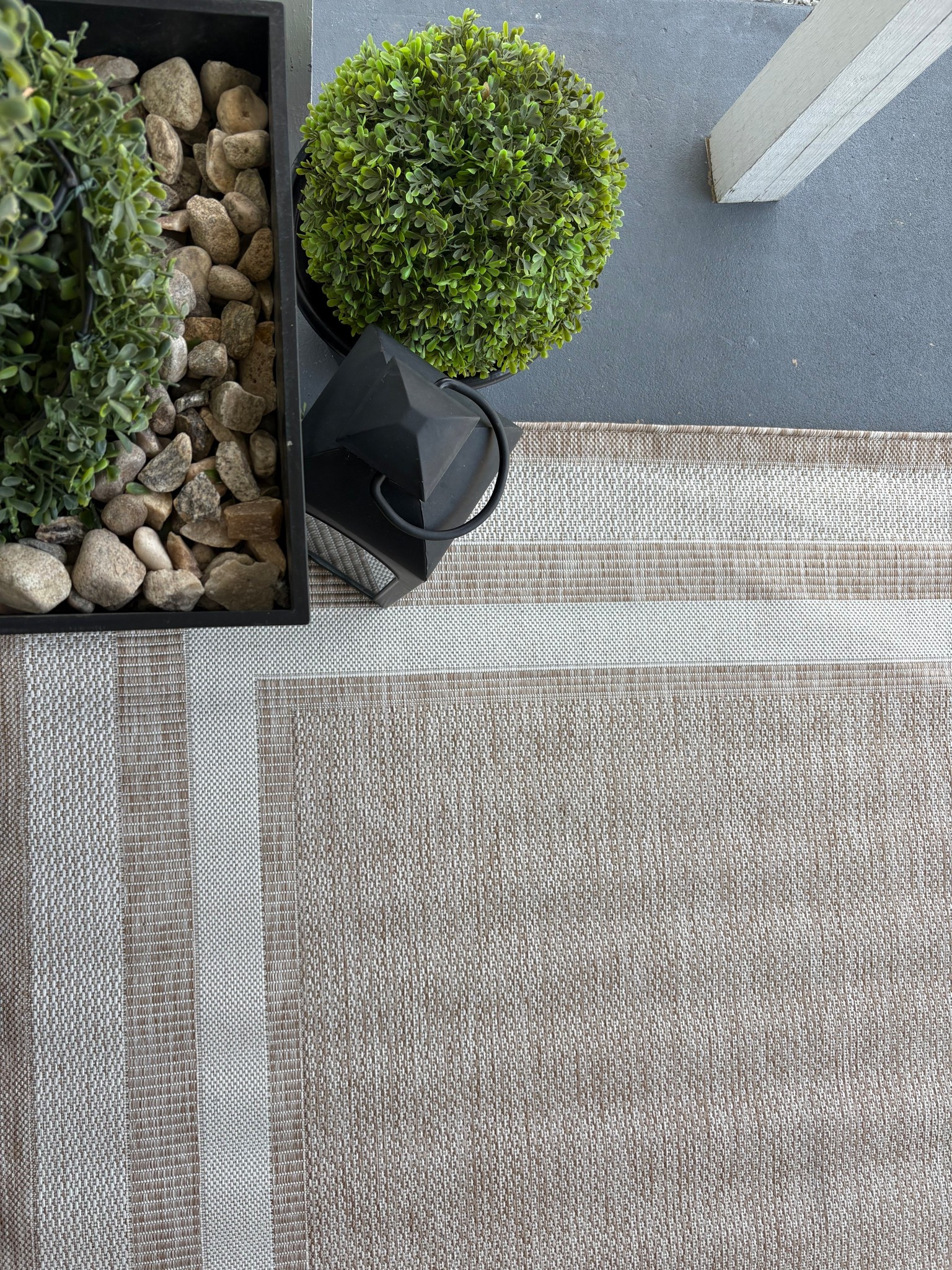 Outdoor rug