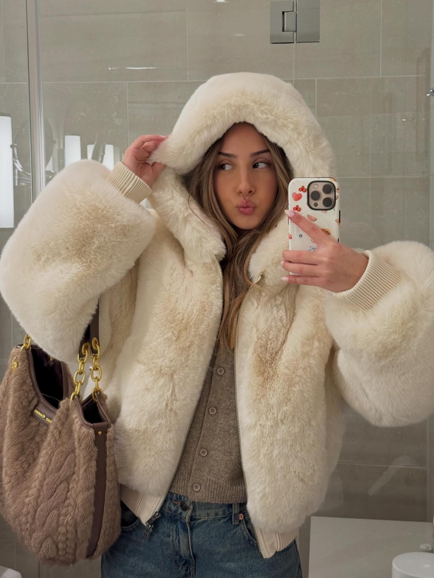 big teddy bear🧸🤍⭐️

hooded fur coat, faux fur jacket, christmas market outfit

#LTKuk #LTKfestive #LTKwinter