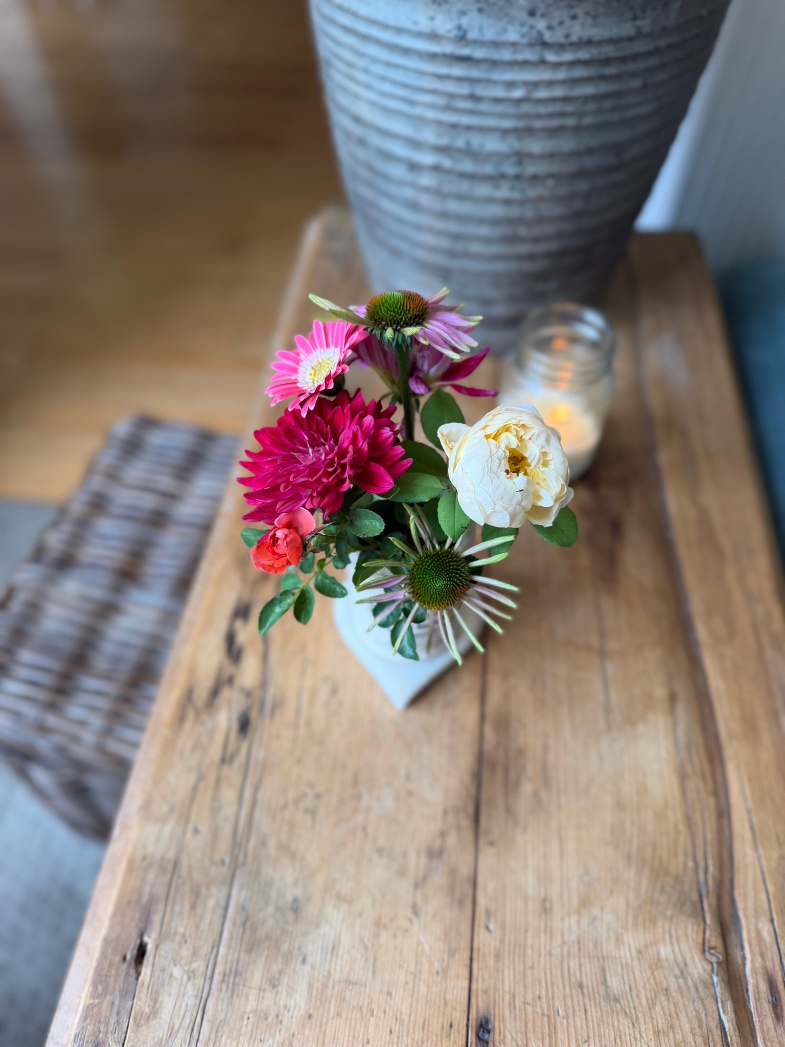 A list of my favorite flowers to grow for cutting to enjoy outside! 

Roses
Hydrangeas 
Dahlias 
Coneflowers 
Gerbera daisies 


I also love adding fresh rosemary to arrangements!

#LTKSeasonal #LTKHome