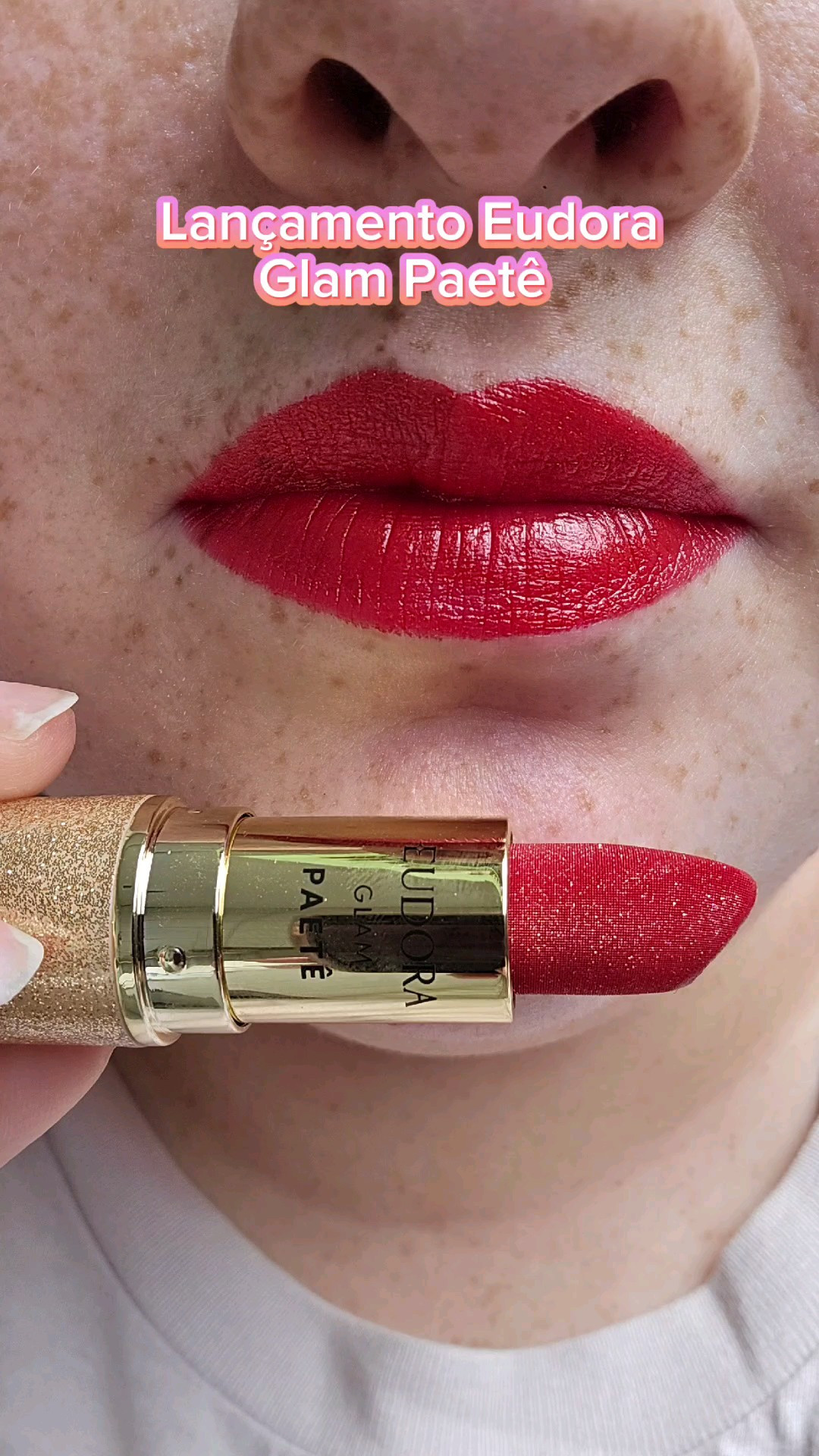 Sim eu compro Batons pela embalagem kkk não me arrependo. São obras de arte que precisam ficar expostas na minha penteadeira rsrs 

