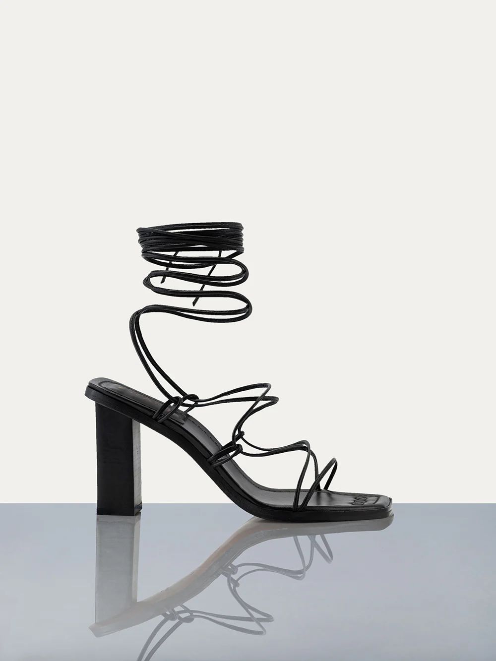 Le Doheny Sandal -- Noir | Frame Denim