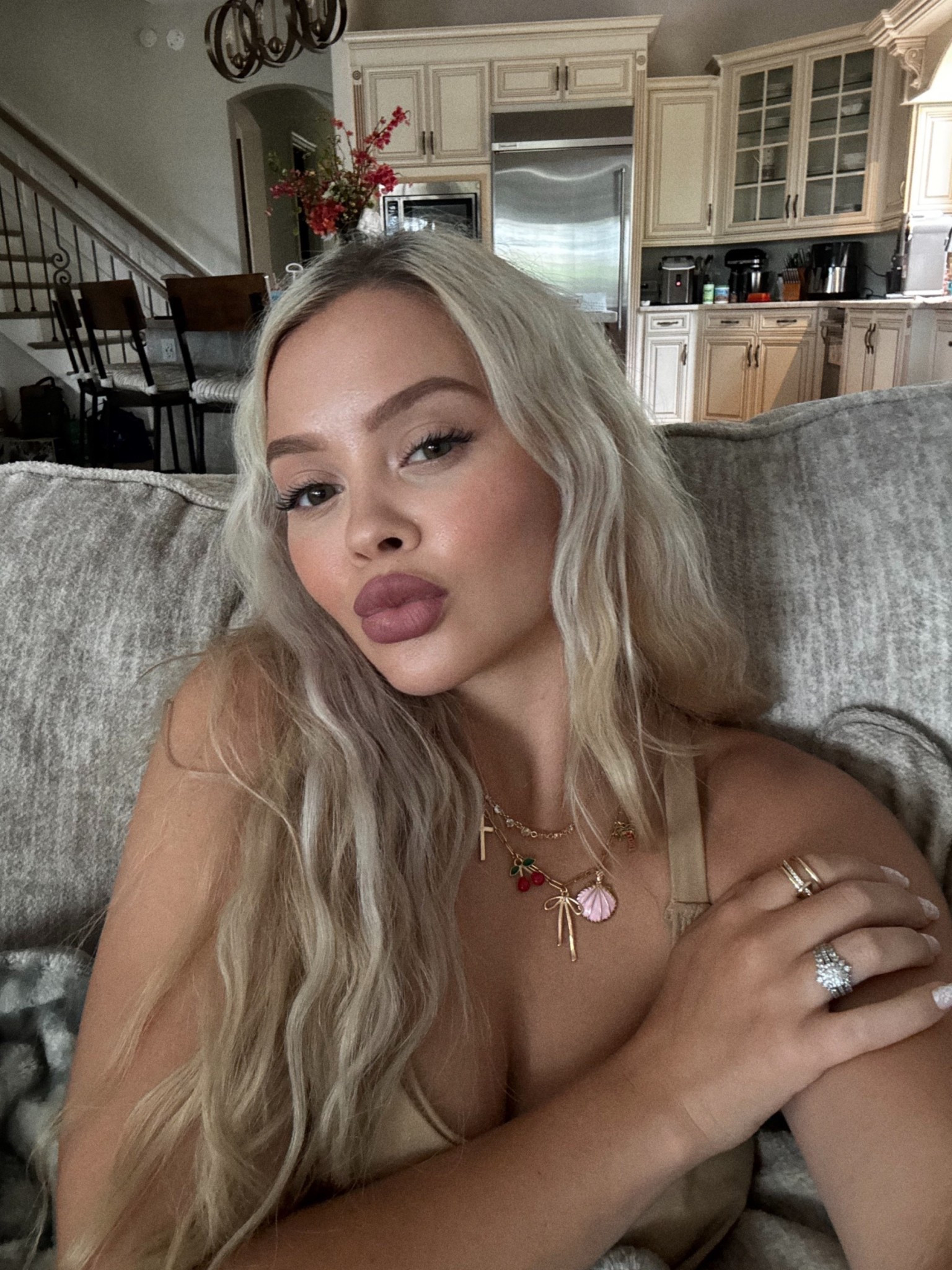 Lip color is spike a pose @valentinobeauty 💋