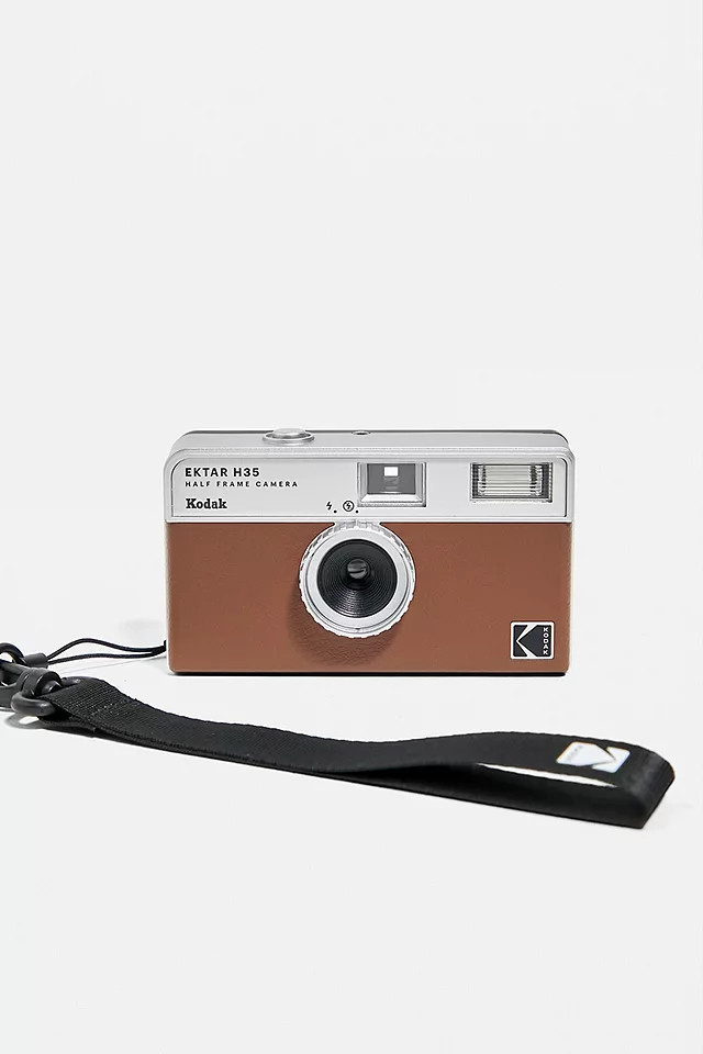 Kodak Ektar H35 Brown Half-Frame 35mm Film Camera | Urban Outfitters (EU)