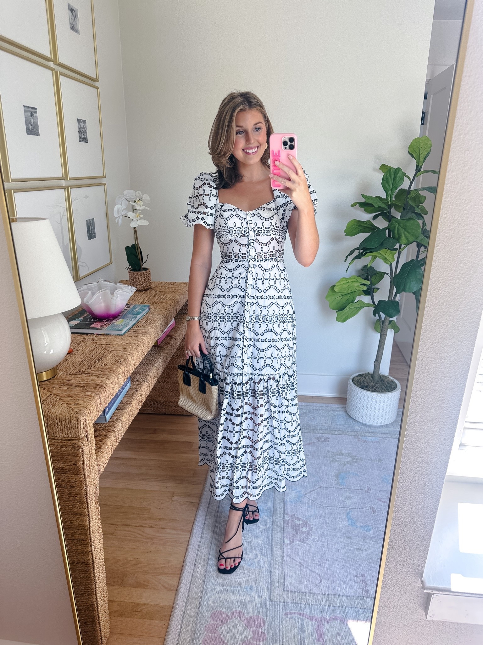 Summer outfit idea! Wearing an XS in dress - runs small IMO!

@express #DressToExpress #ExpressPartner