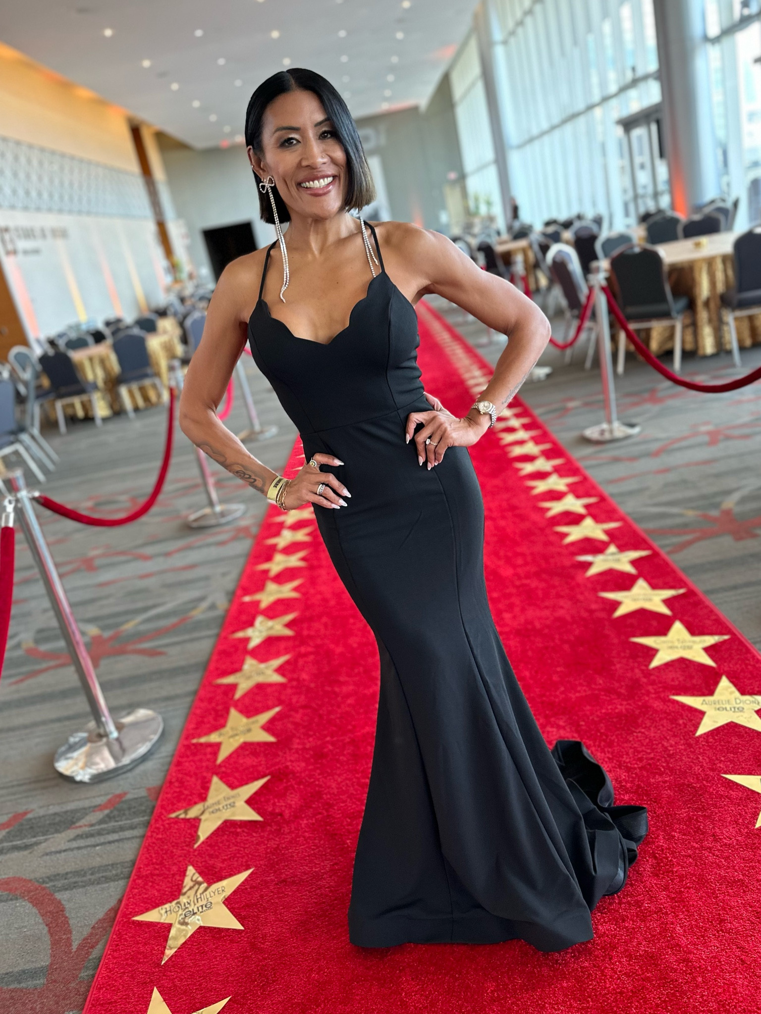 Dress is available in white. Black is sold out but I linked several very similar looks for you! 