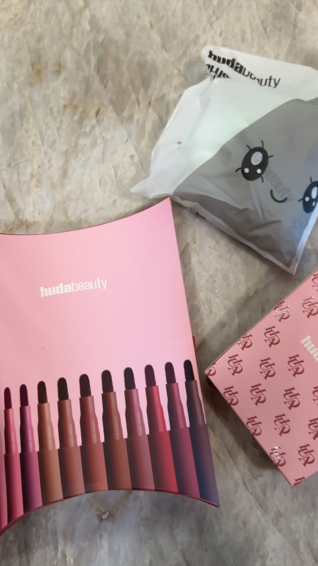 Scroll to shop! ✨ My favorites from Huda Beauty. Everything is linked below.👇🏾

Desliza para comprar. ✨ Mis favoritos de Huda Beauty.

📲 Download the free LTK app & follow me @kirasfashionfinds to shop all my daily finds.

#LTKselfcare #LTKgrwm #LTKBeauty