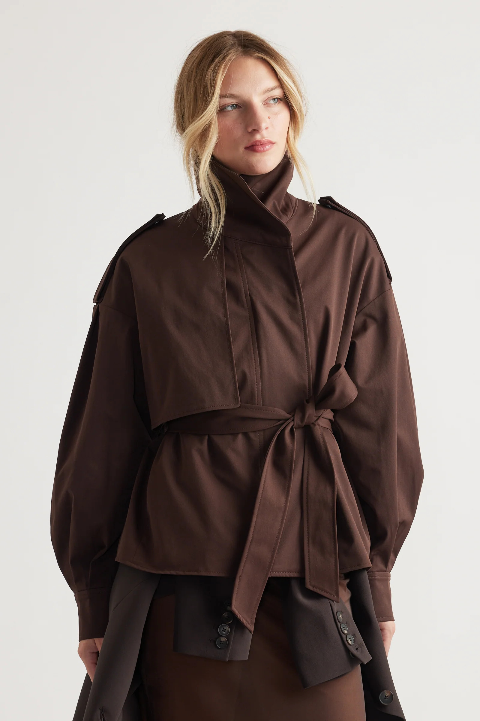 Lila Cropped Trench - Chocolate | DECJUBA