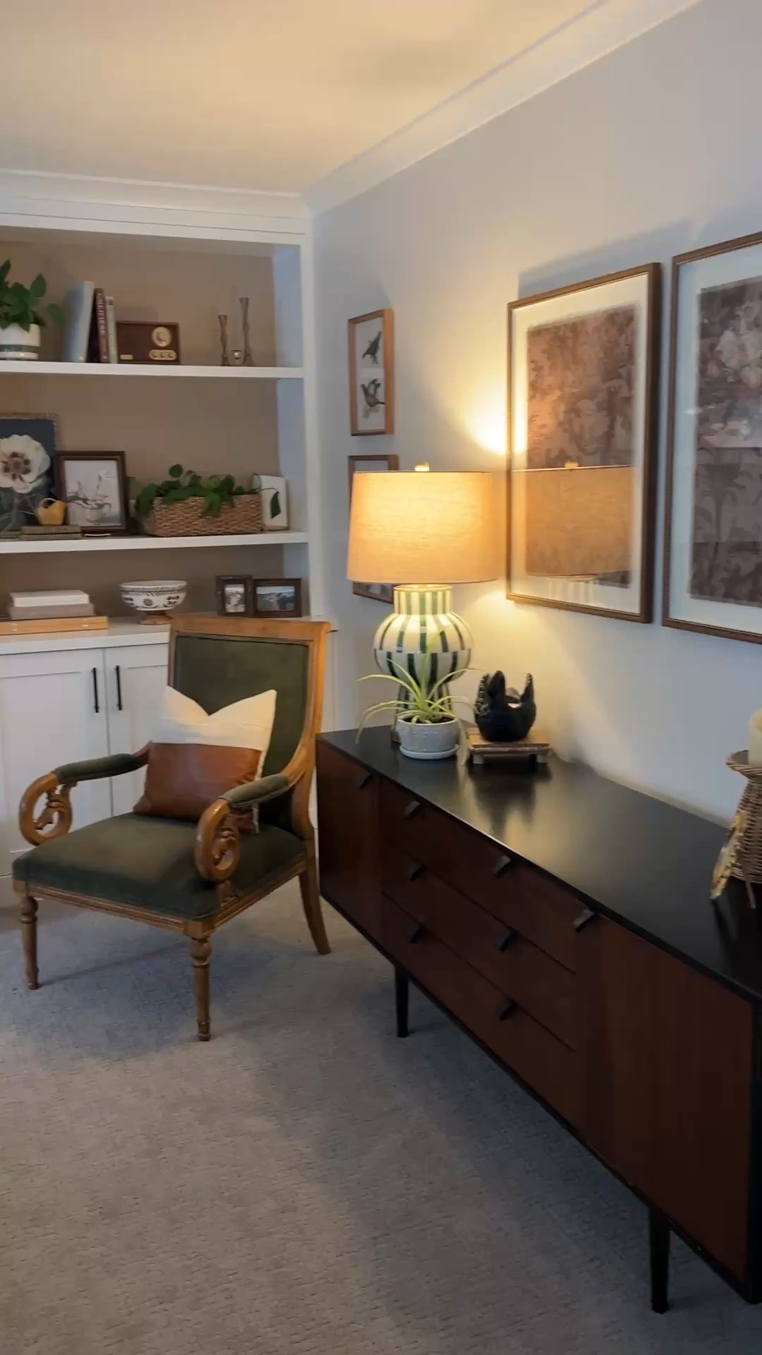 Beautiful and cozy Living room design.  Nancy Meyers inspired home decor.

#LTKHome #LTKdayinmylife #LTKstorytime