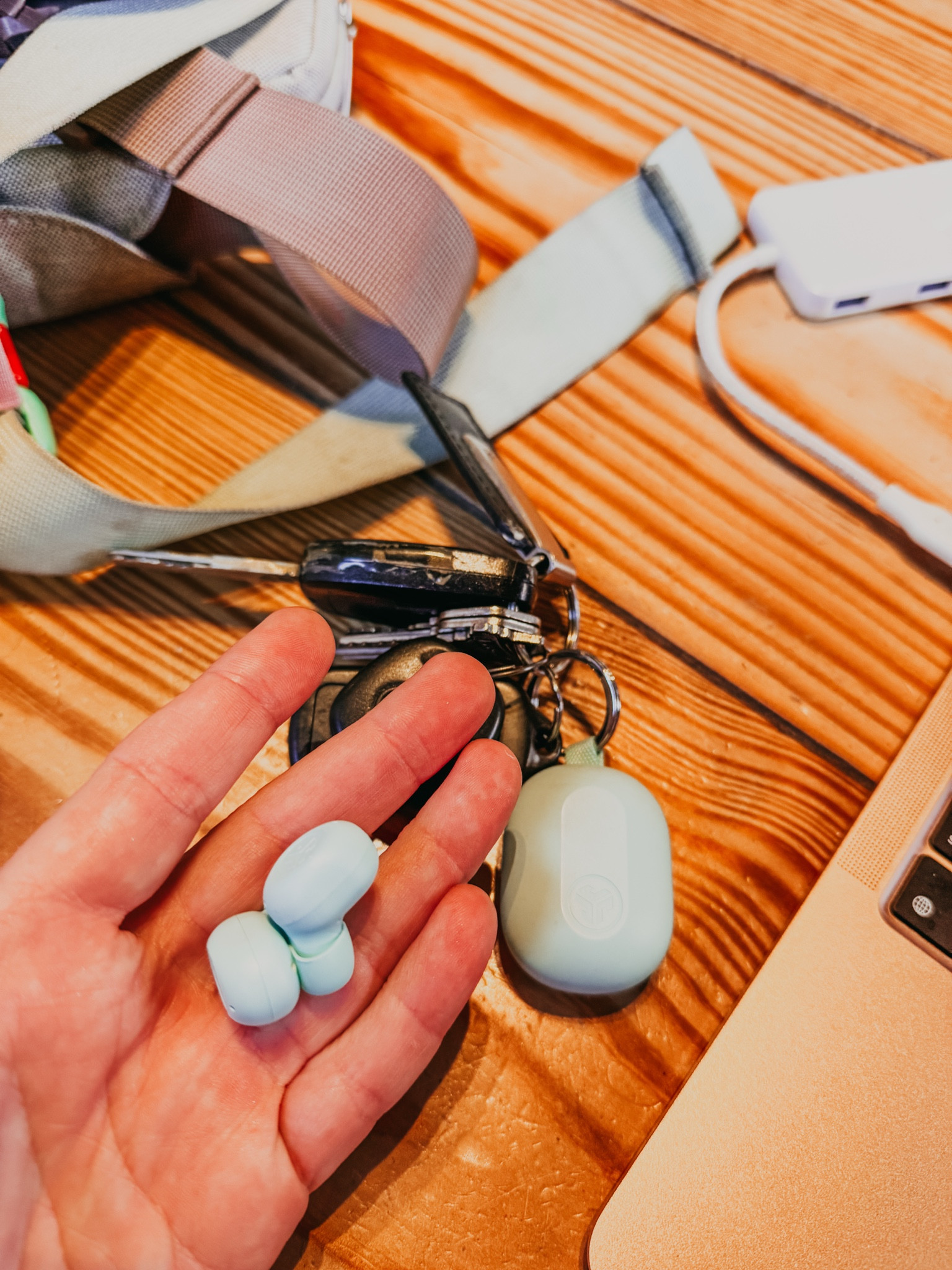 I’m obsessed with these mini wireless earbuds that fit on my keychain. I’m always forgetting earbuds and now I finally have a solution 👏 .

#LTKFindsUnder50 #LTKTravel #LTKGiftGuide