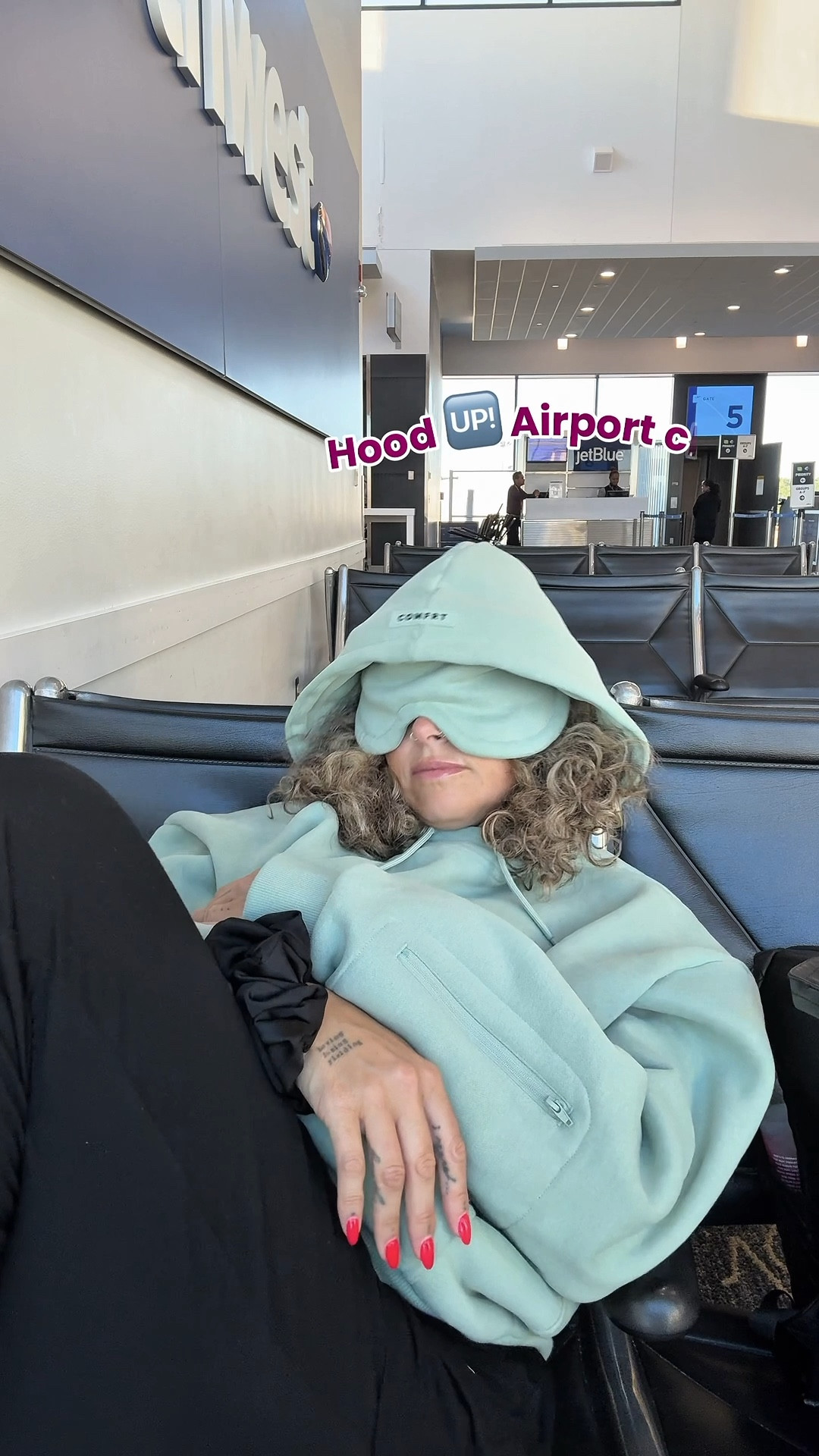 GET IT WHILE YOU CAN! ✈️☁️✨ #comfrt

#earlyblackfridaysale #traveloutfit #travelstyle #travelessentials #travelmusthaves #travelwithme #holidaygiftideas #hoodieseason #oversizedstyle #comfycasual 

#LTKGiftGuide #LTKTravel #LTKMidsize