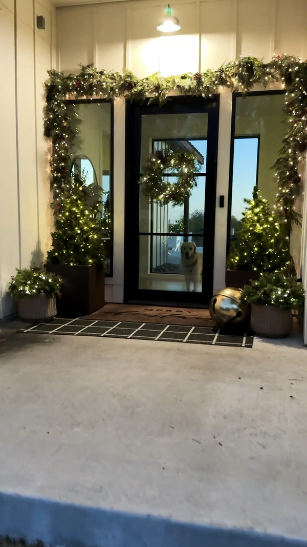 Transform your front porch into a cozy Christmas welcome!