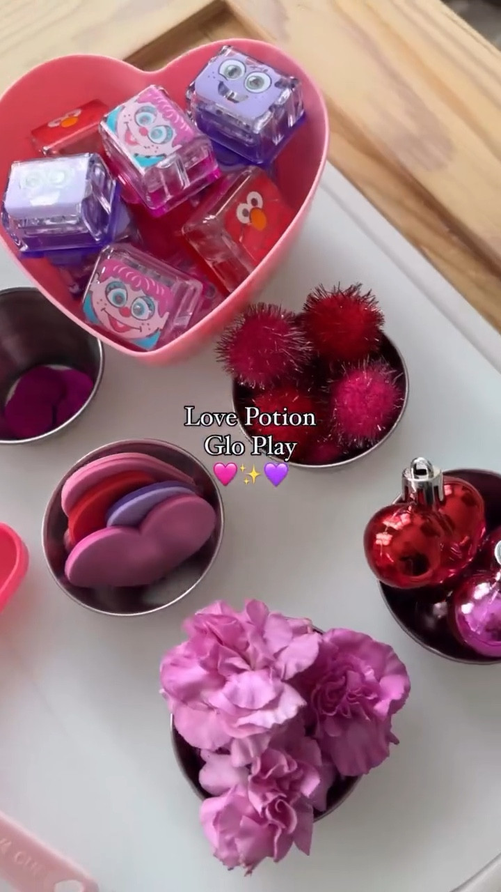 🩷✨Love Potion Glo Play! ✨🩷
@glopals aren’t just for bathtime! Let your little one get in on more fun with glow-in-the-dark sensory play!
for this set up, I gave my little guy glow cubes, silicone noodles, pom-poms, large, sequins, heart, ornaments, leftover Ulibarri, Bakay, flowers, and foam hearts to create his “love potion” with! 

SAVE and SHARE with your sensory play lovin’ friends!

#LTKHome #LTKKids