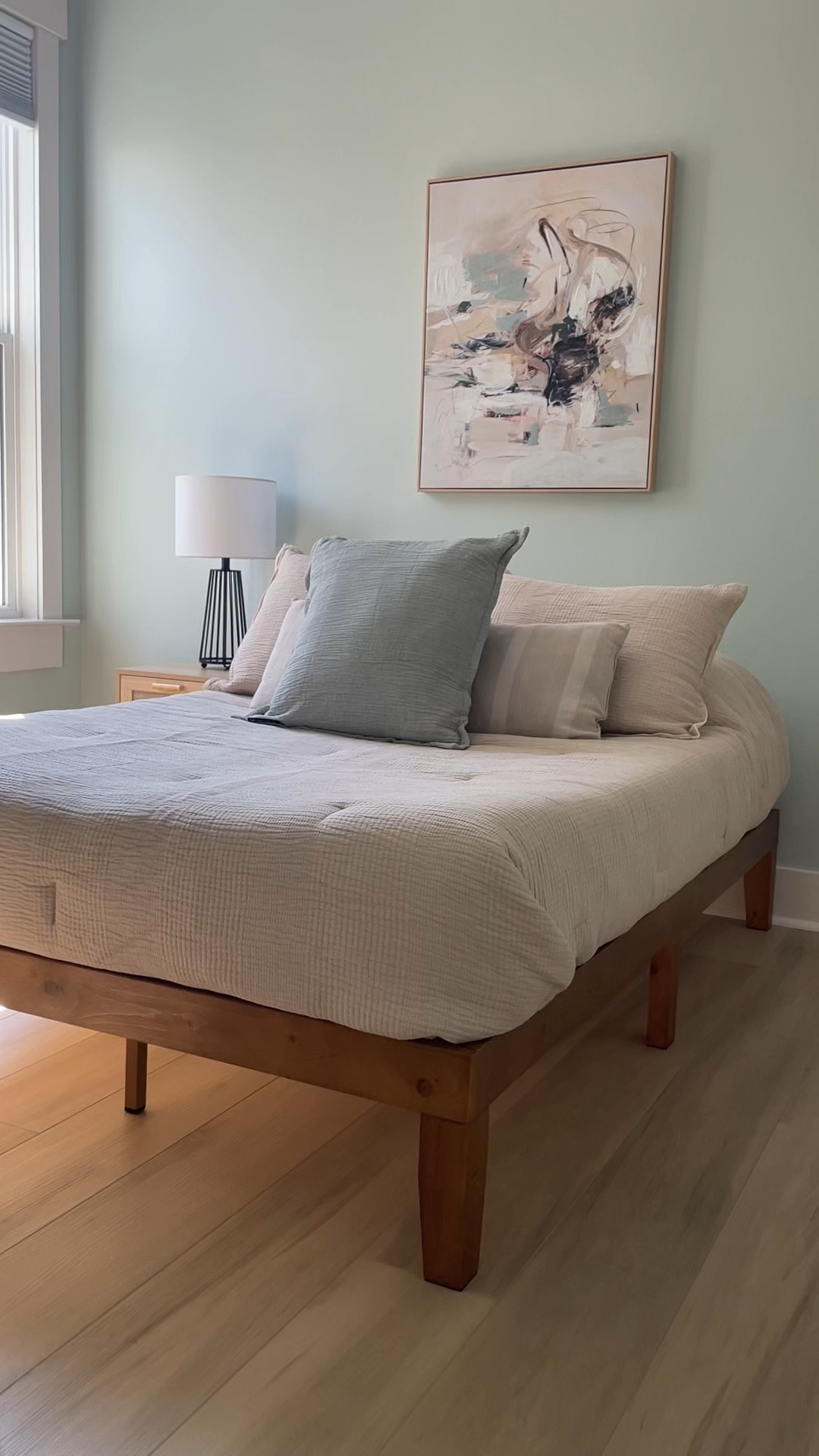 Wayfair platform bed 


#wayfair #bedframe #platformbed 

#LTKSaleAlert #LTKHome