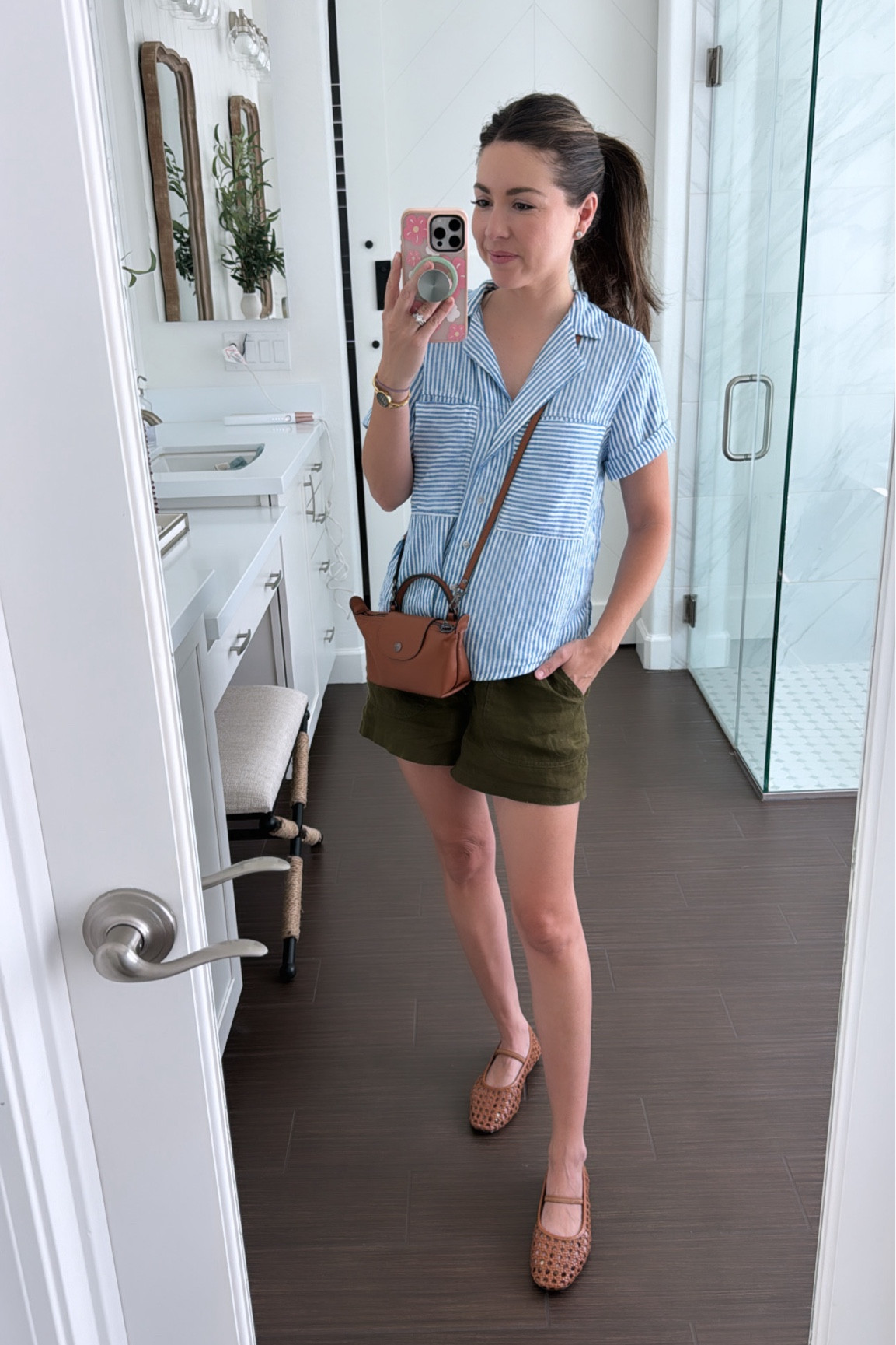 Summer fall transition outfit 
Target top xsmall
Linen Shorts xsmall
Flats 5
Bag xsmall
