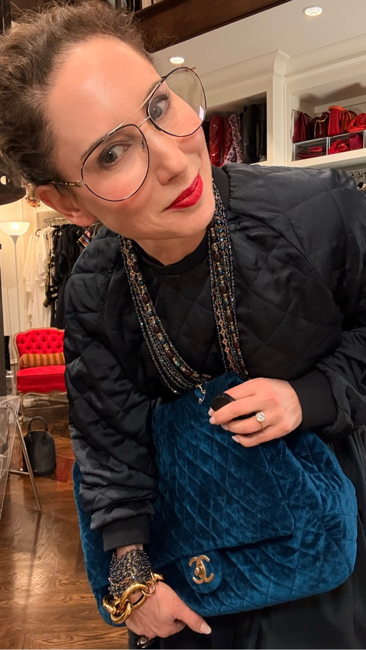 Let’s be honest — everyone wants to look taller. Legs for days. A long, uninterrupted silhouette. If you don’t, I have questions.

The easy rule: One color head to toe. Instant elongation. No math required.

Before you panic and think this is a boring snooze fest, relax. Mix textures. Let your fabrics do the talking. And don’t forget your baubles/ Think long necklaces, vertical earrings, a stack of bracelets. Yes, jewelry can elongate you too.

And now… I’m breaking my own rule. Why does a peek of a gold boot work? Because it adds shine without chopping the line. It catches the eye, feels intentional, and somehow makes the whole look even better.

Moral of the story: rules are meant to be broken

Comment TALL for more easy ways to fake a few extra inches.